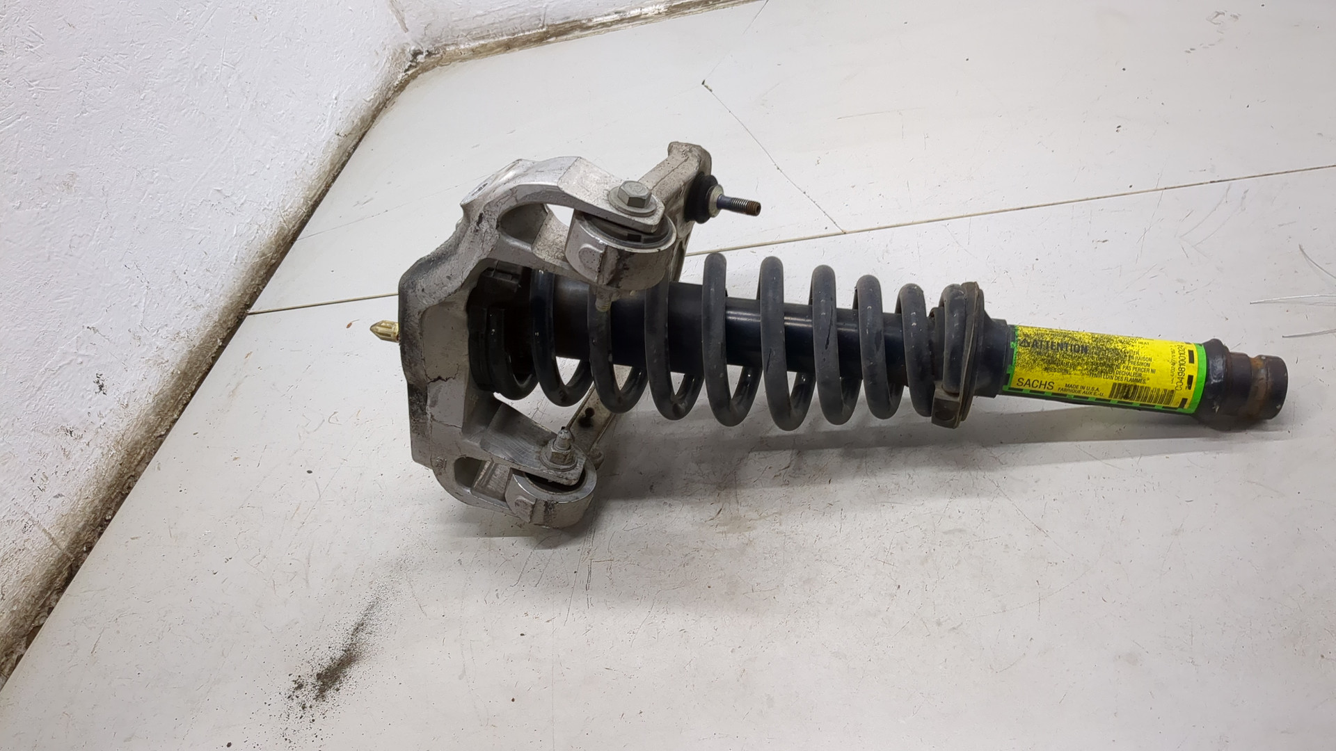 Амортизатор передний правый