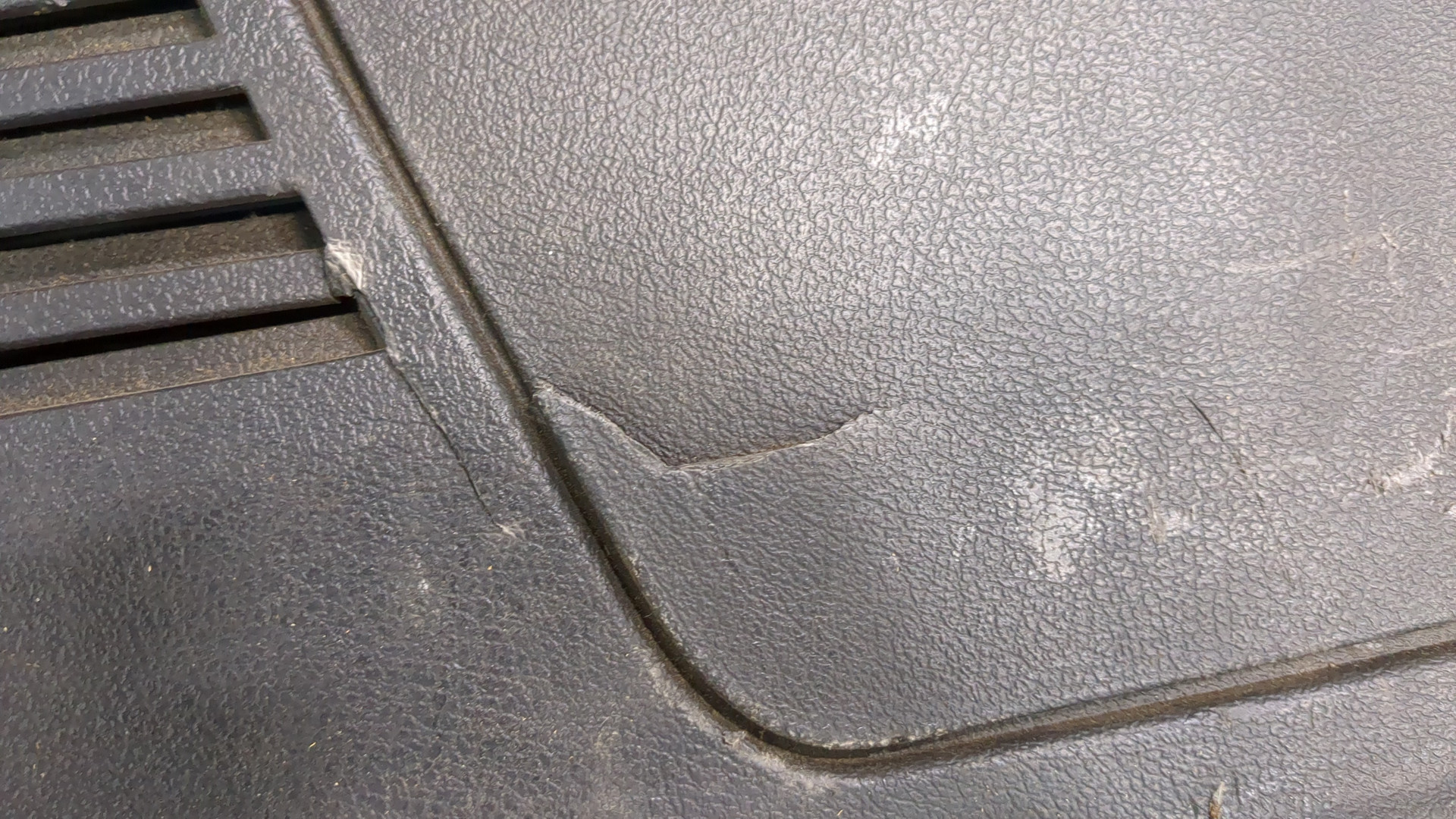 Дверь багажника