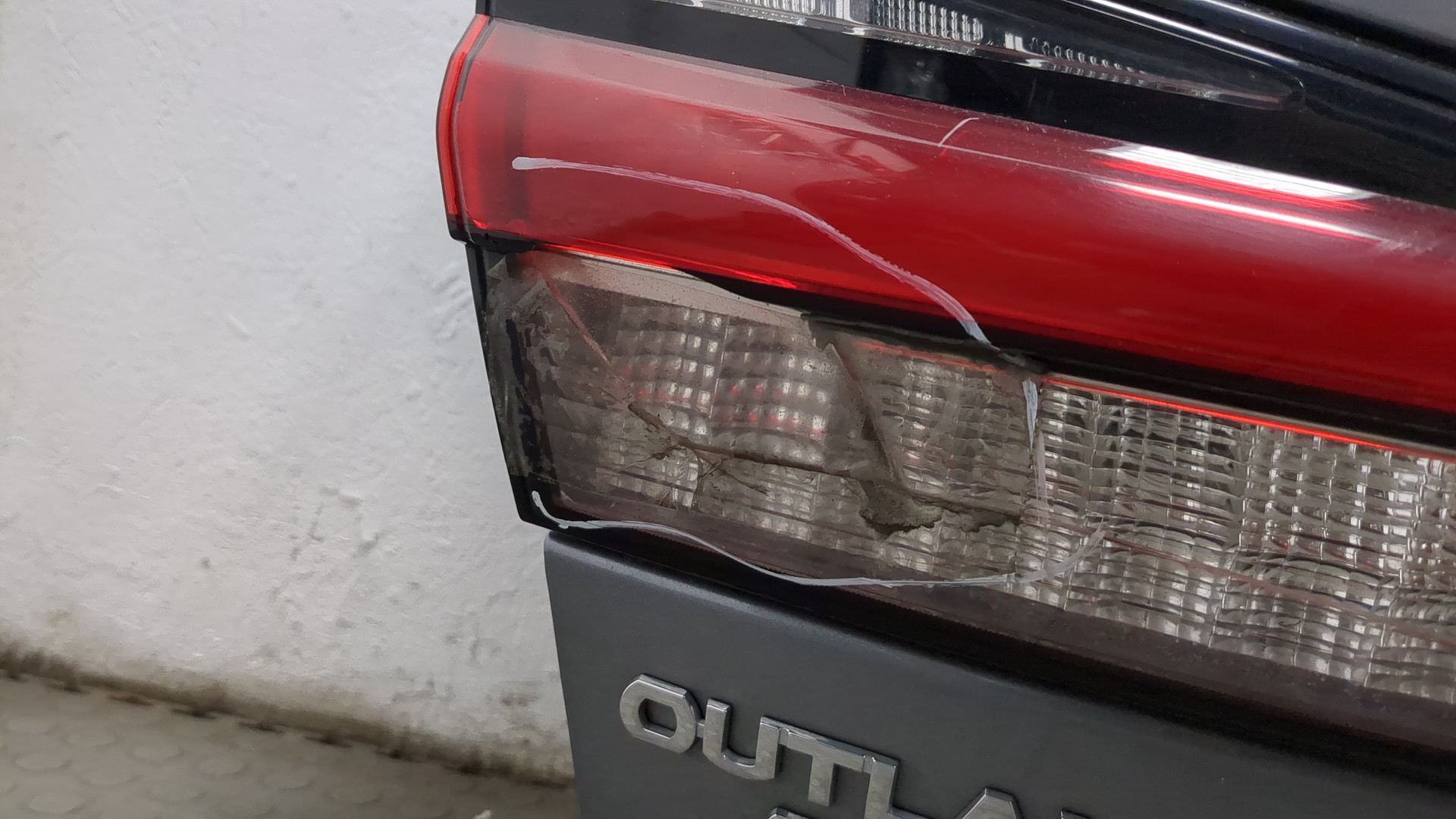 Дверь багажника