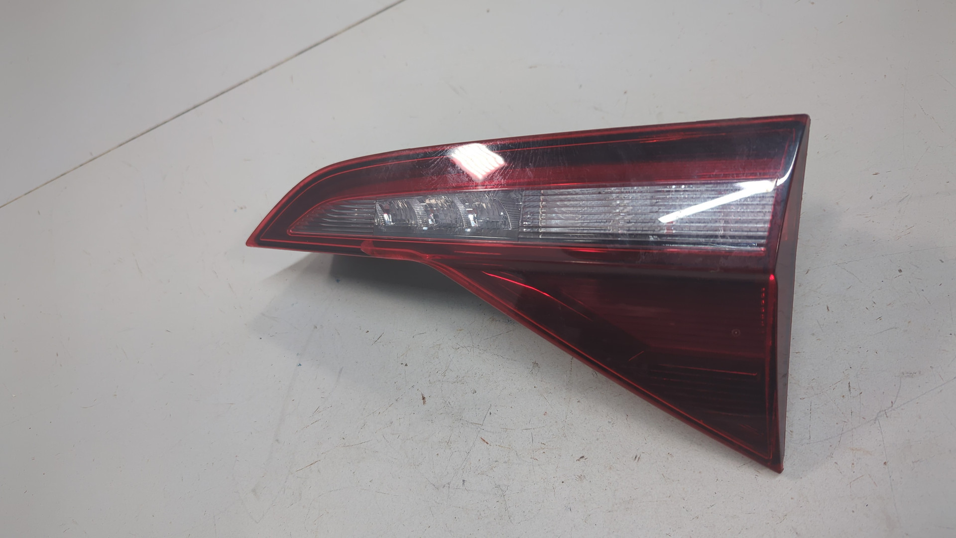 Фонарь задний внутренний правый