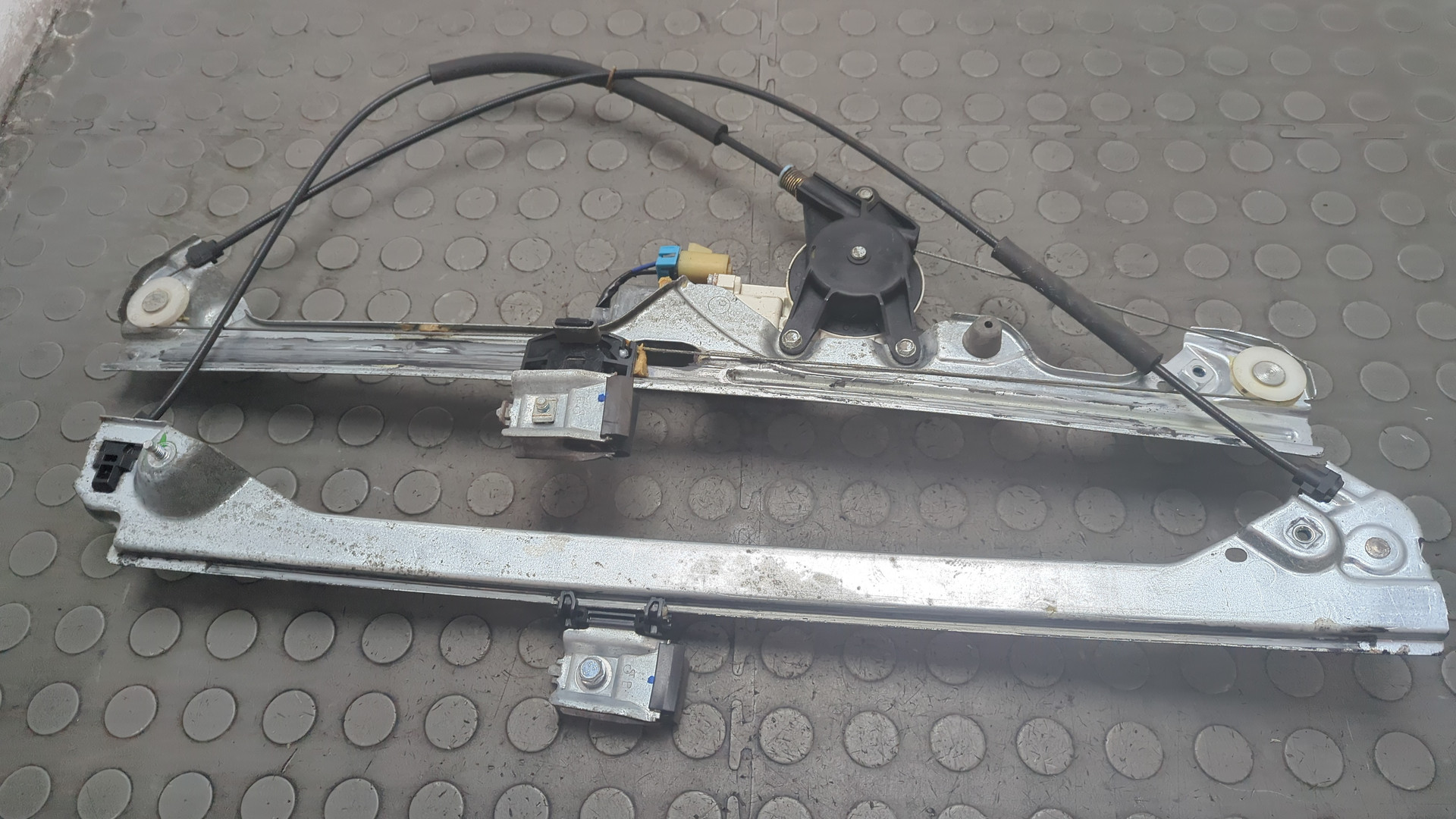 Стеклоподъемник электр. передний правый