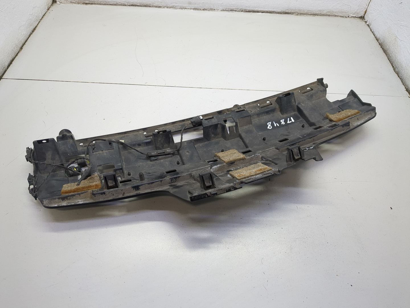 Кронштейн заднего бампера