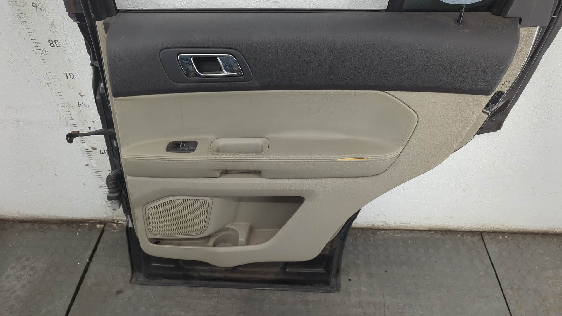 Дверь задняя правая