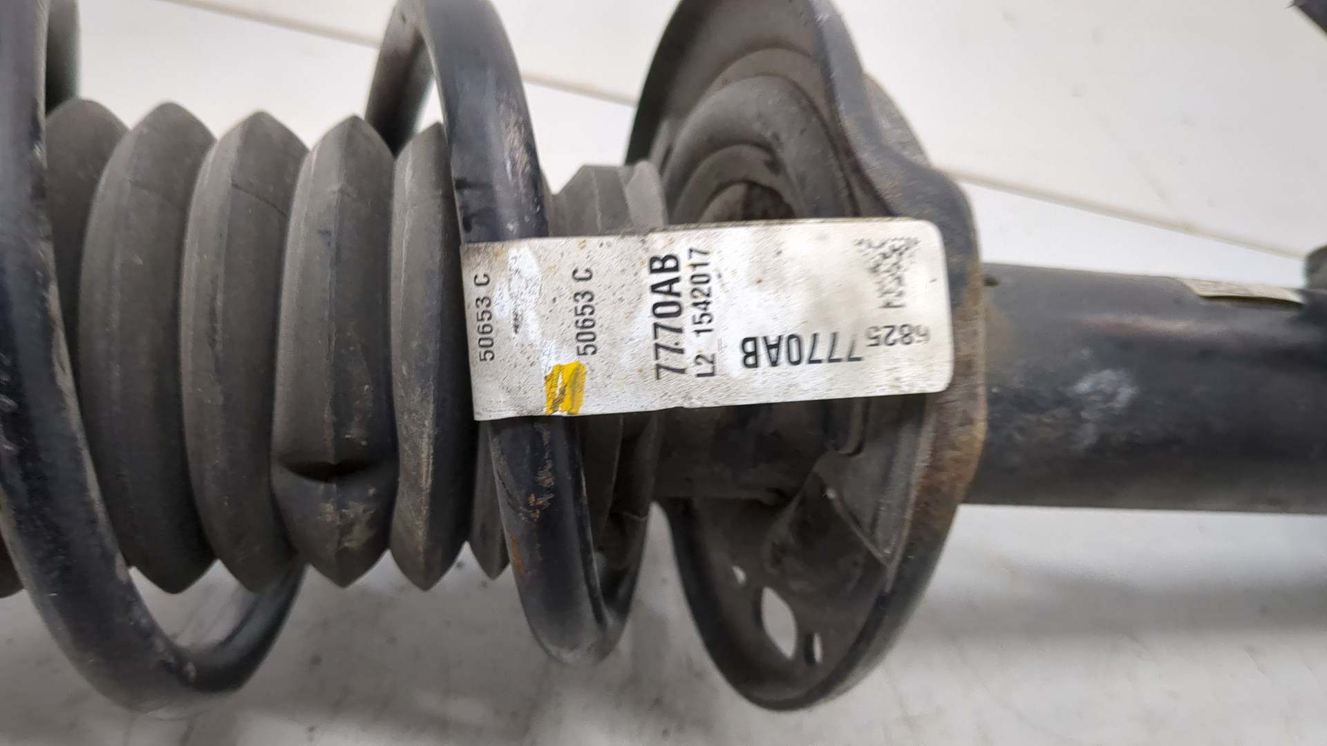 Амортизатор задний правый