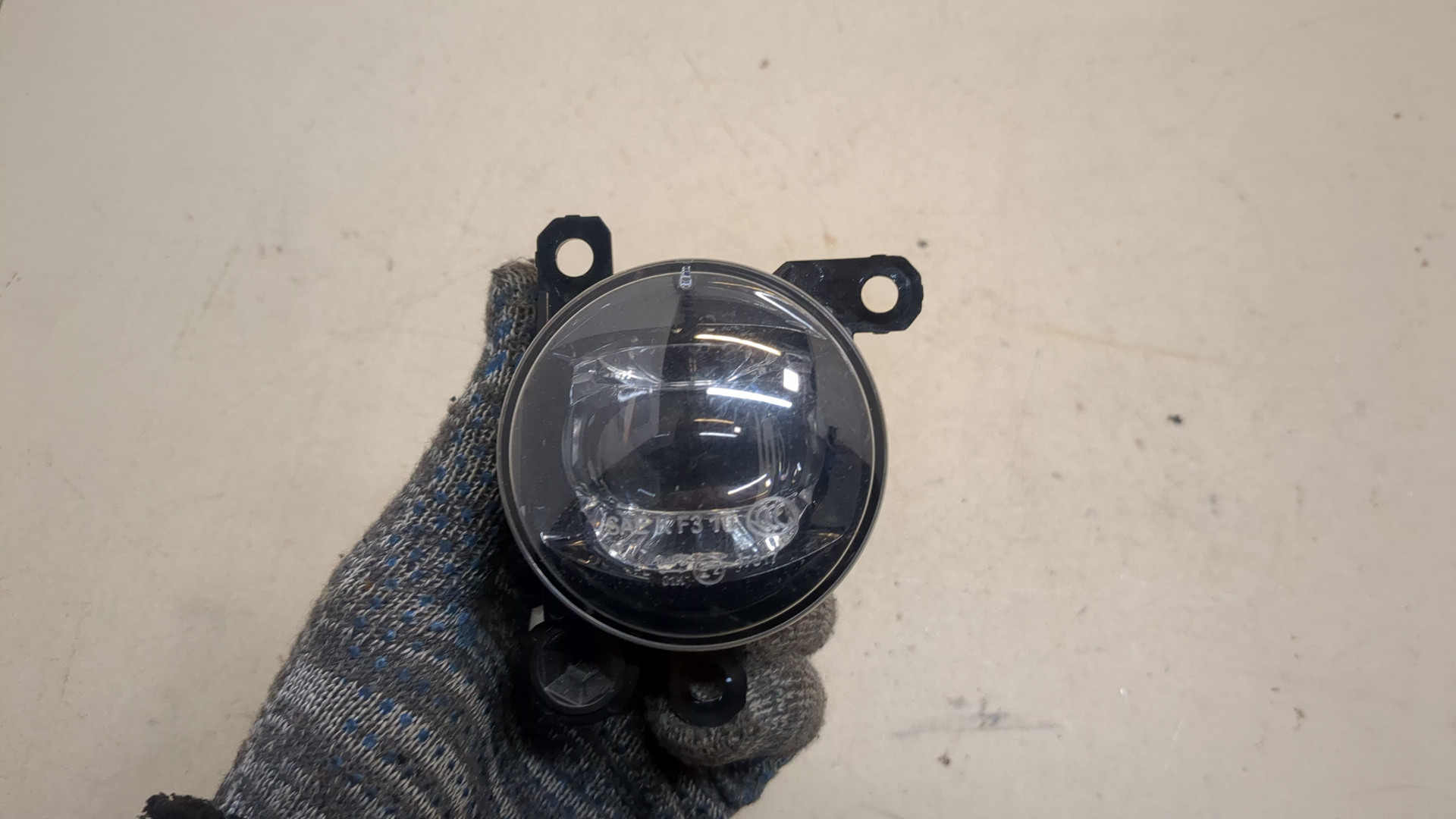 Фара противотуманная левая