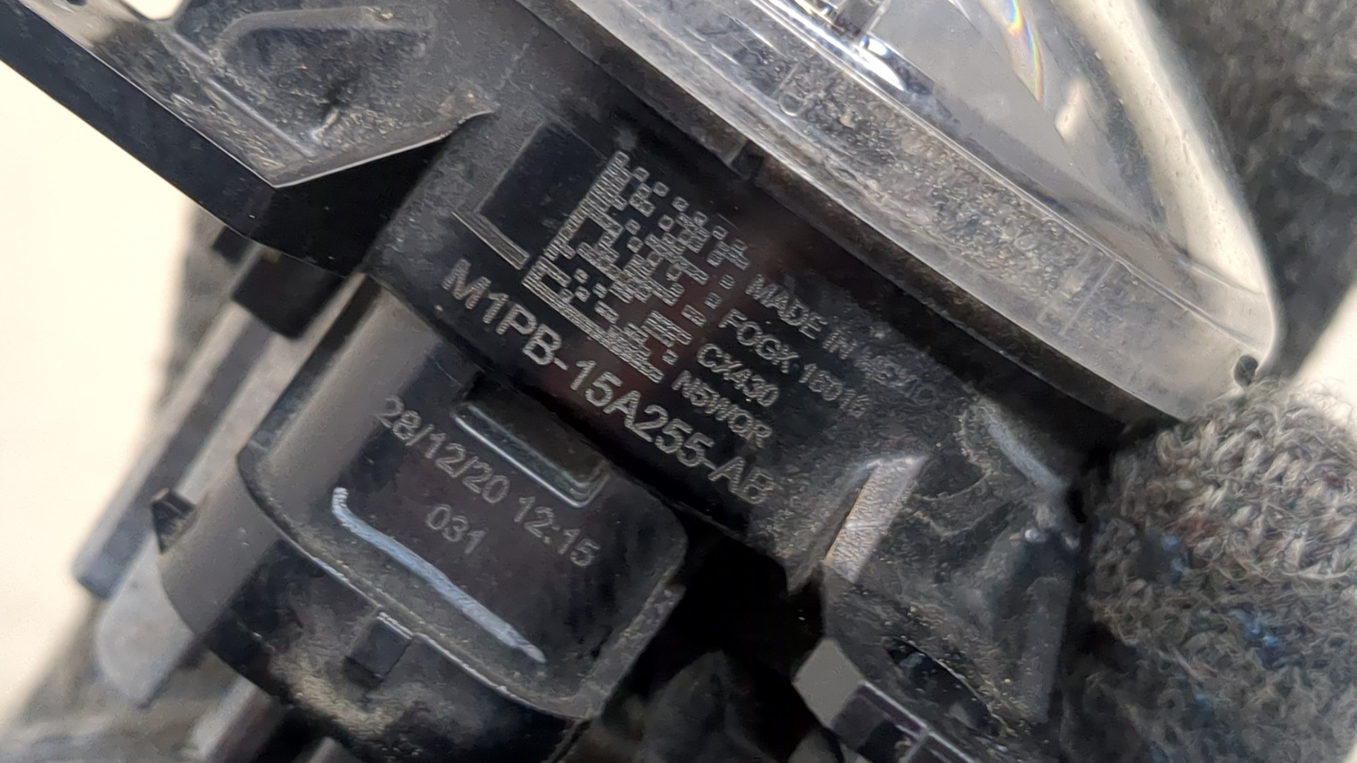 Фара противотуманная левая