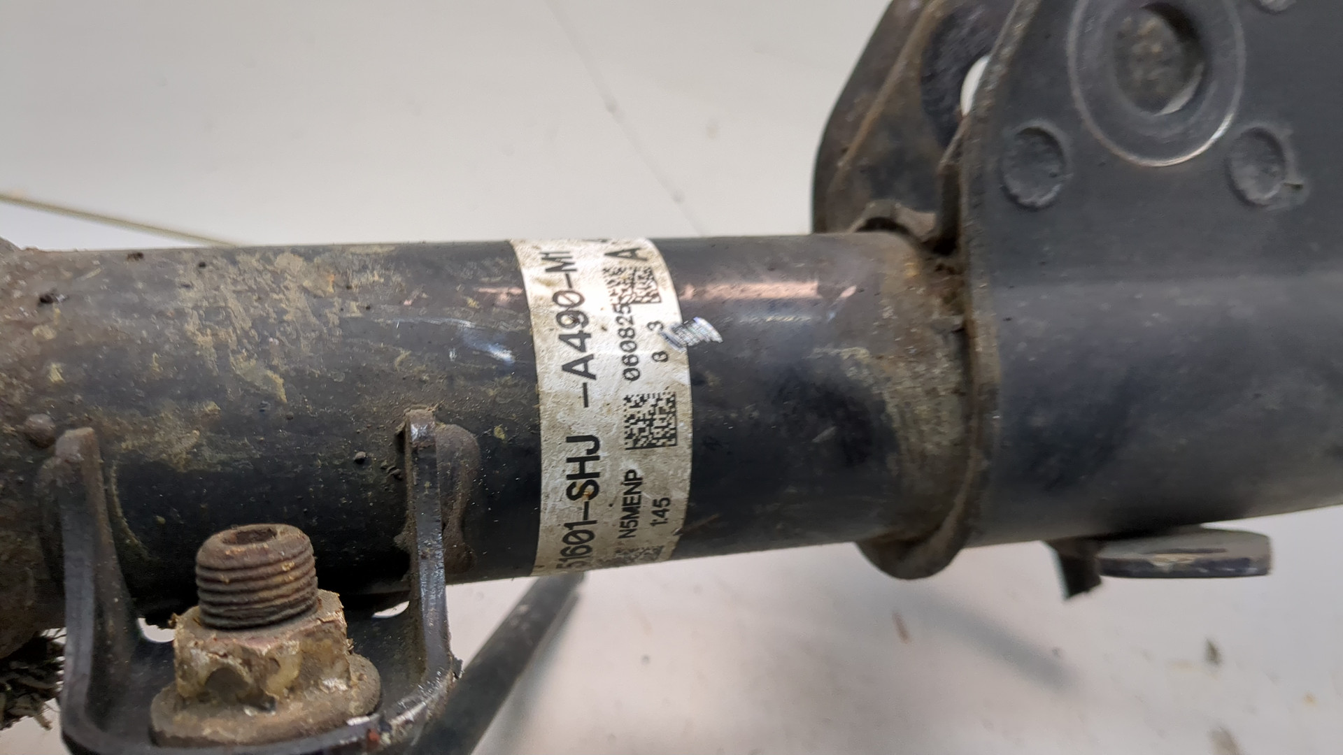 Амортизатор передний правый