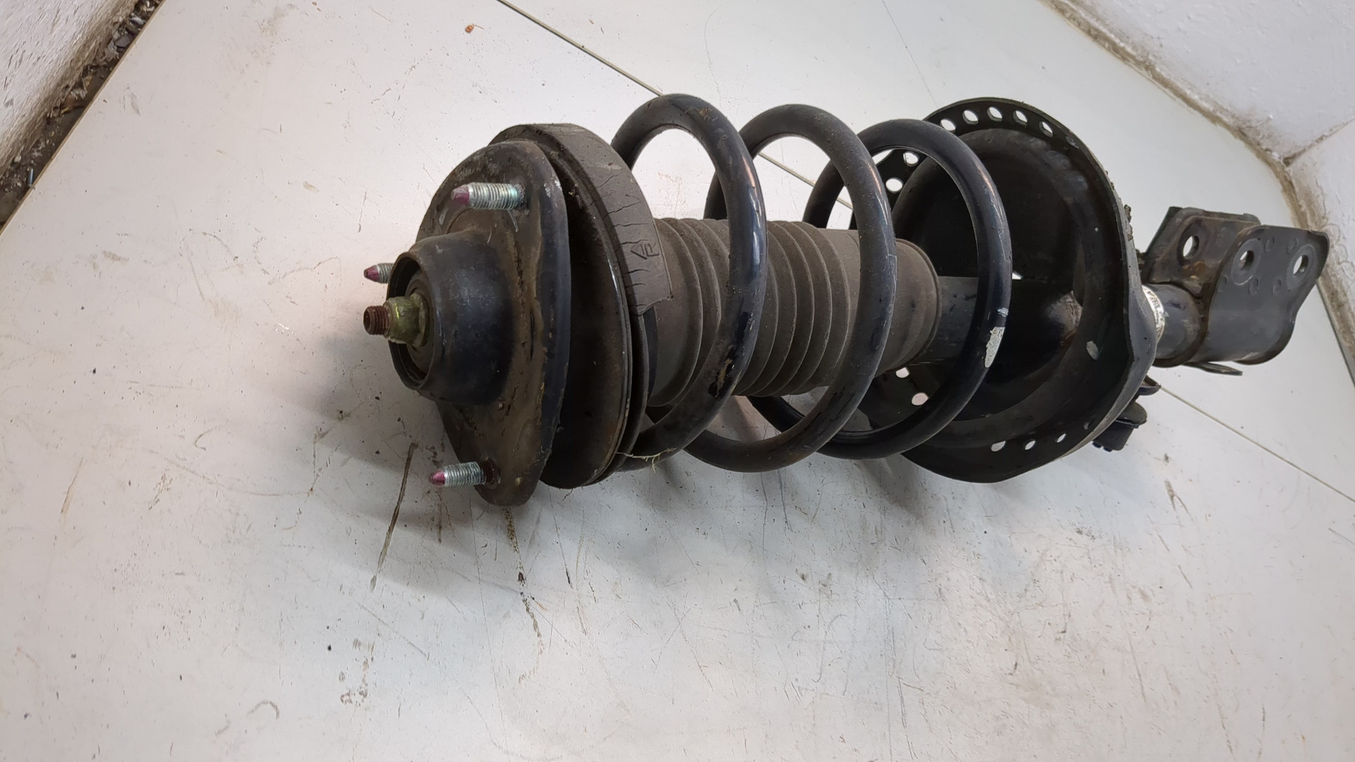 Амортизатор передний правый