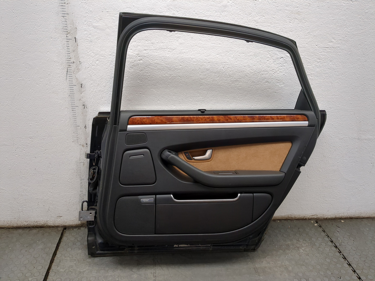 Дверь задняя правая