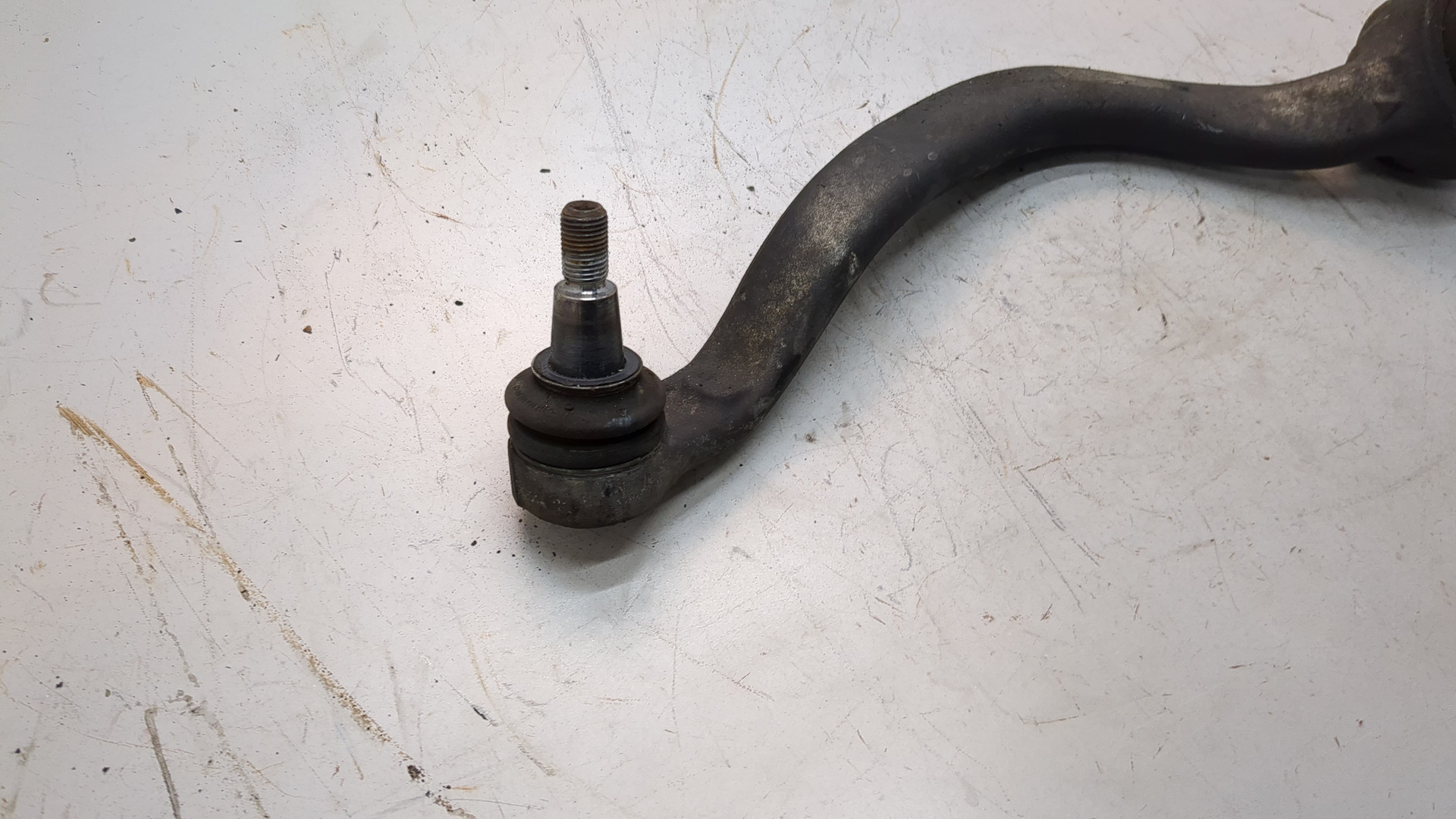 Рычаг передний левый