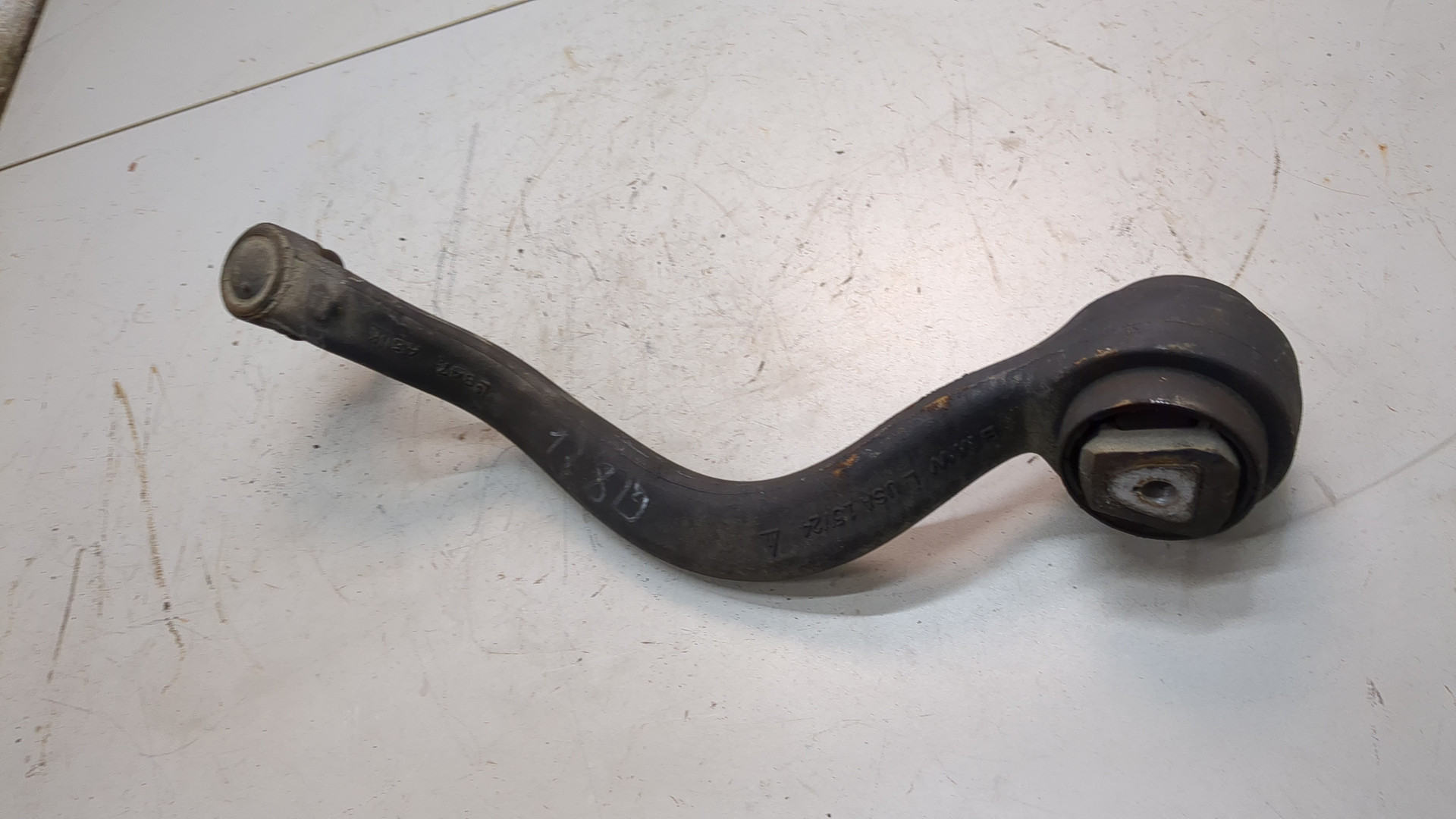 Рычаг передний левый