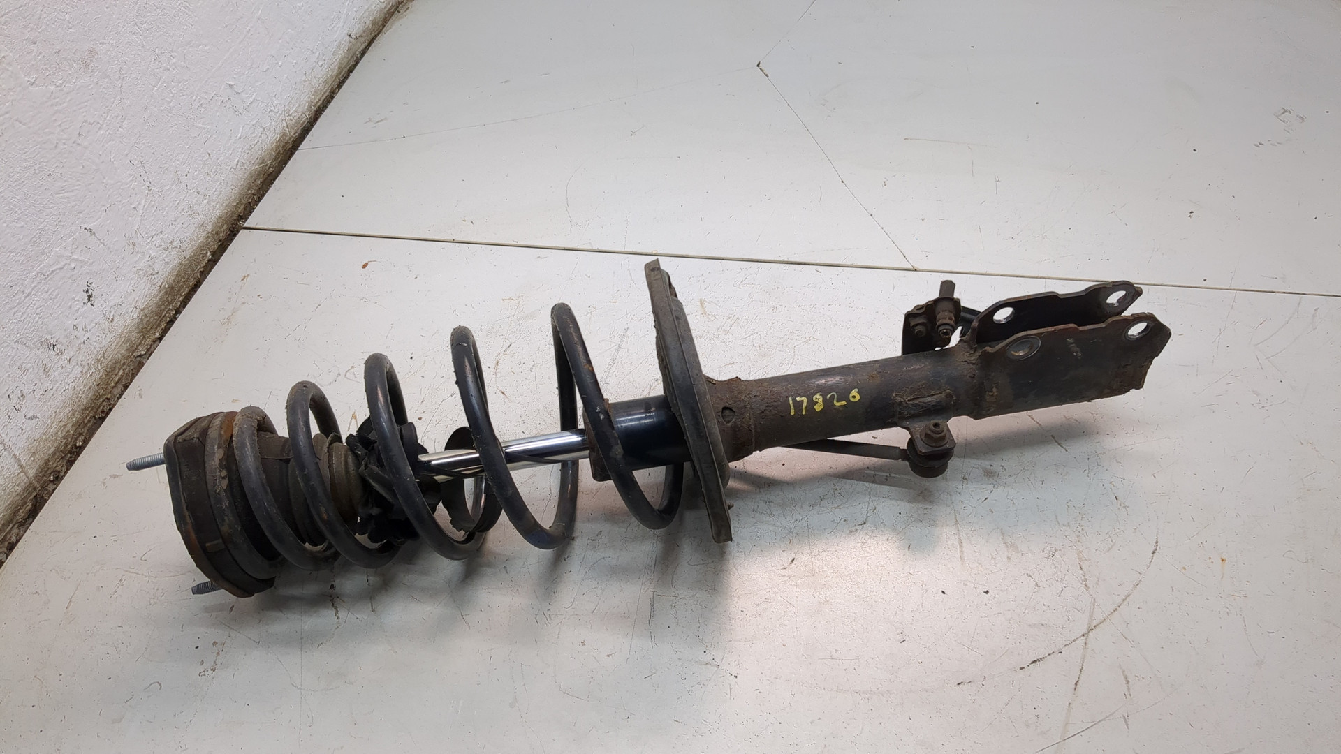 Амортизатор передний правый