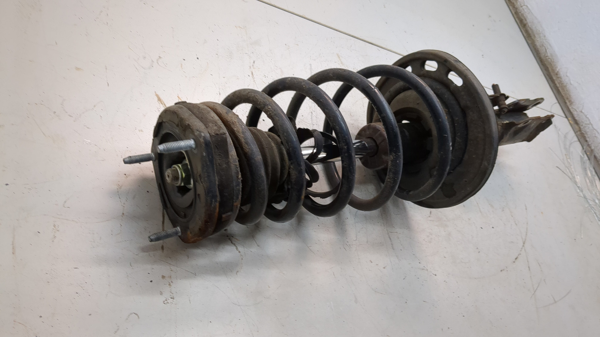 Амортизатор передний правый