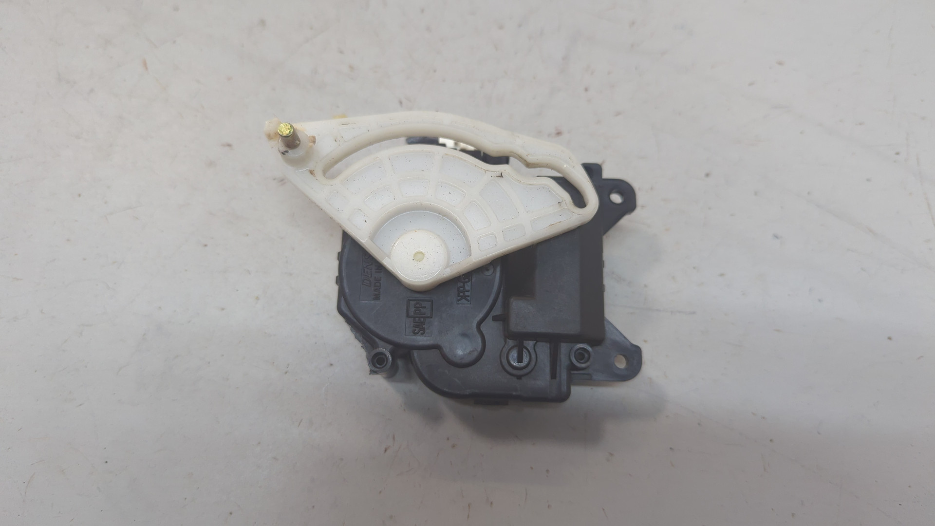 Моторчик заслонки печки