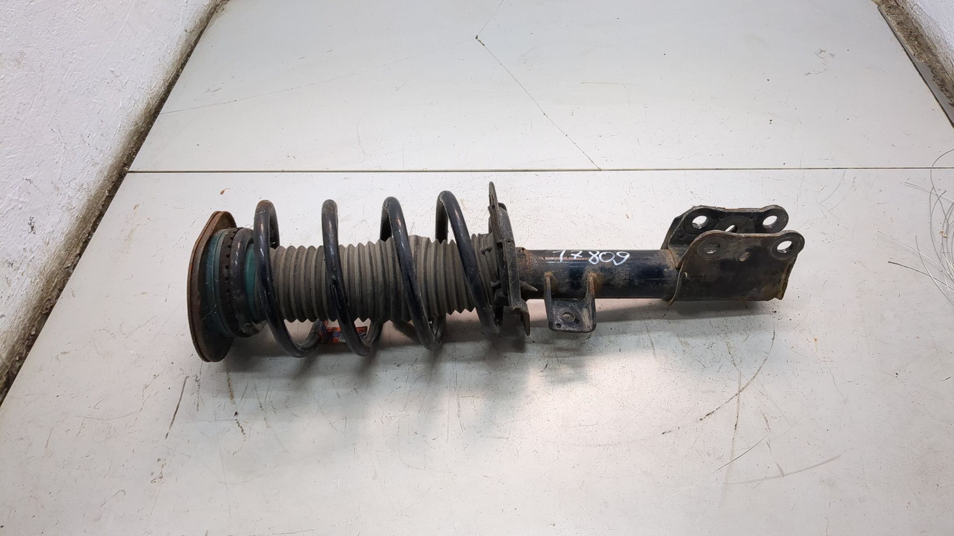 Амортизатор передний правый