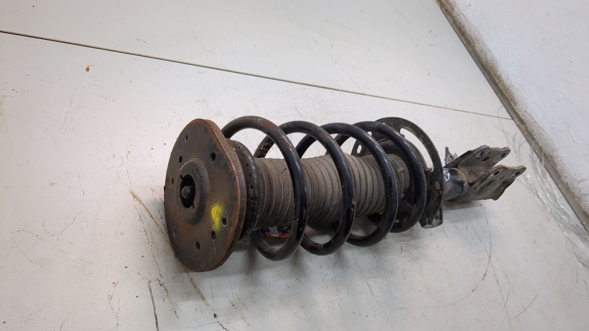 Амортизатор передний правый