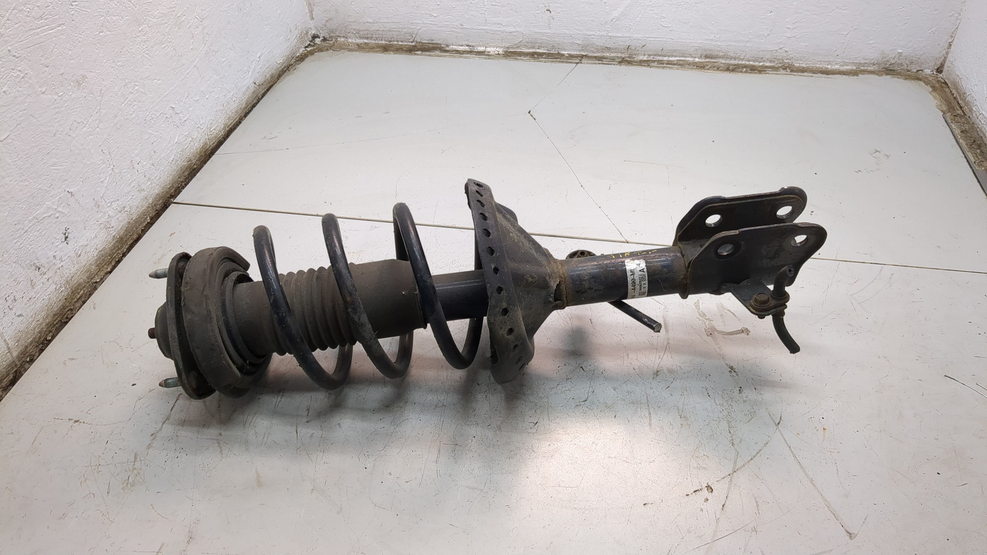 Амортизатор передний левый