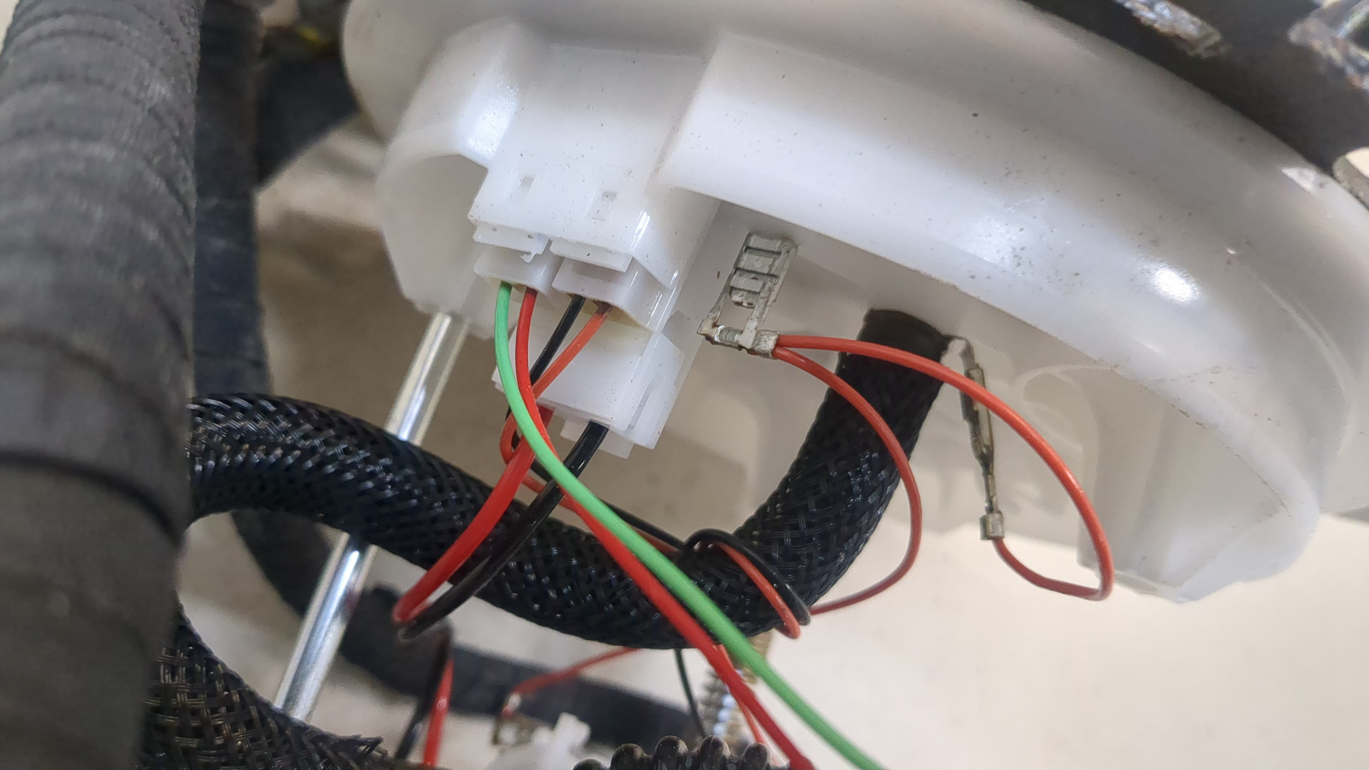 Насос топливный электрический