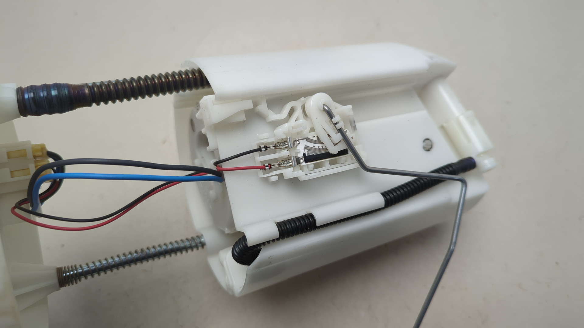 Насос топливный электрический