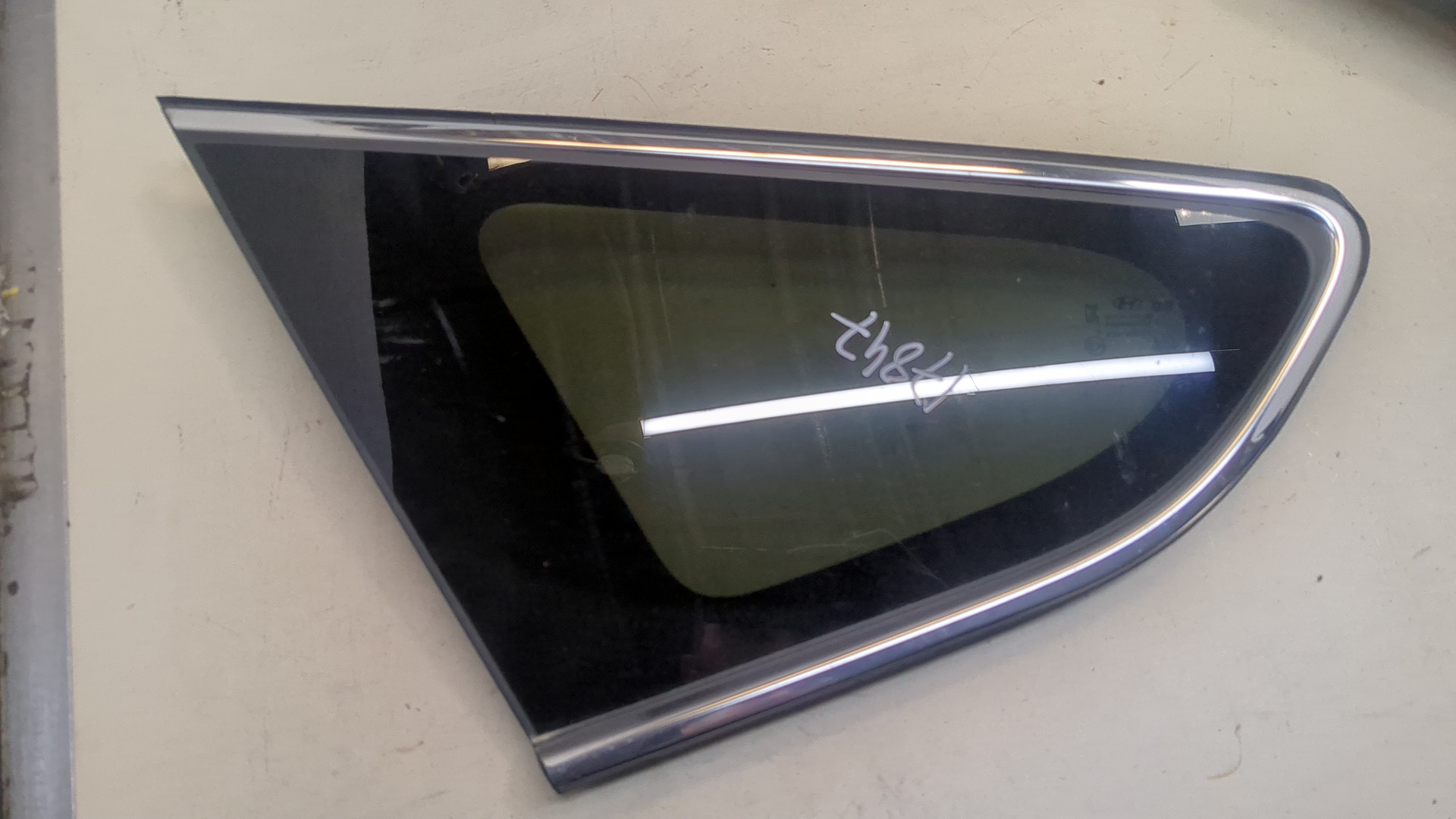 Стекло боковое