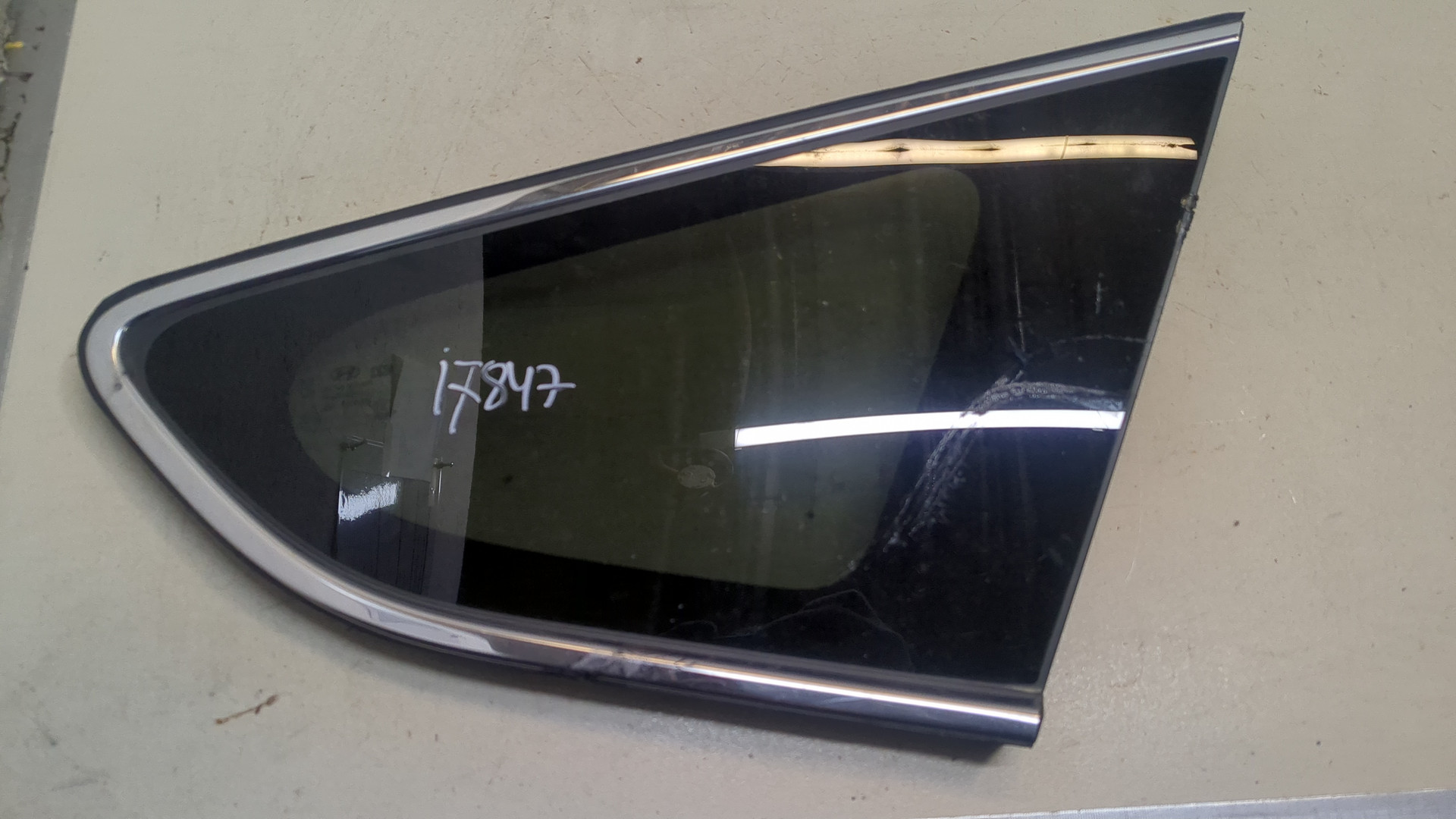 Стекло кузовное глухое правое