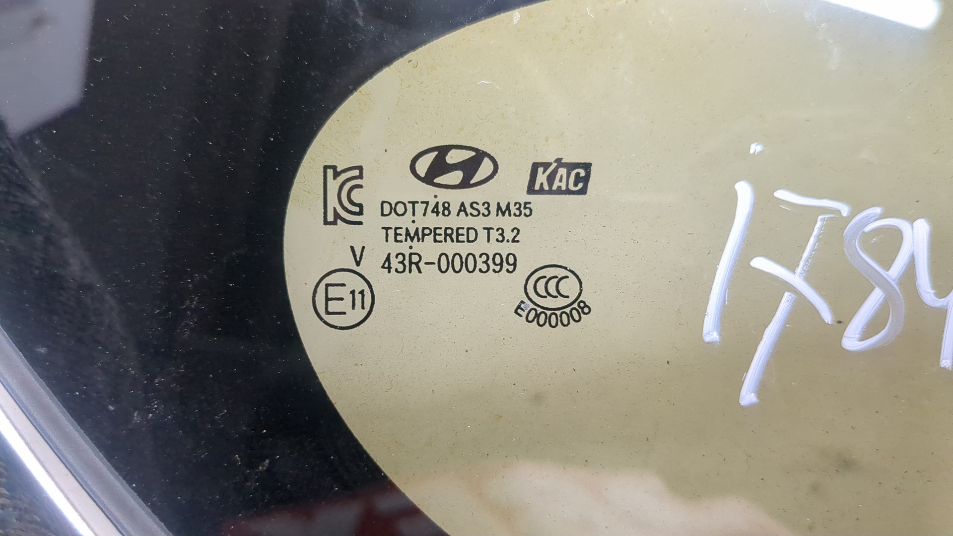 Стекло кузовное глухое правое