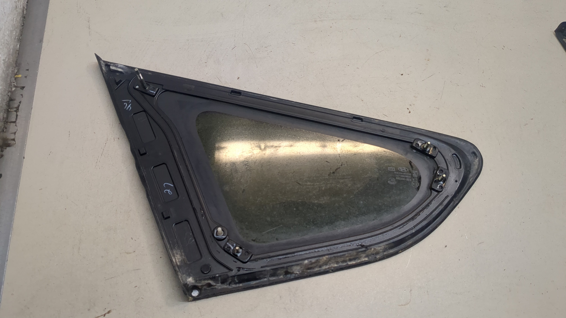 Стекло кузовное глухое правое