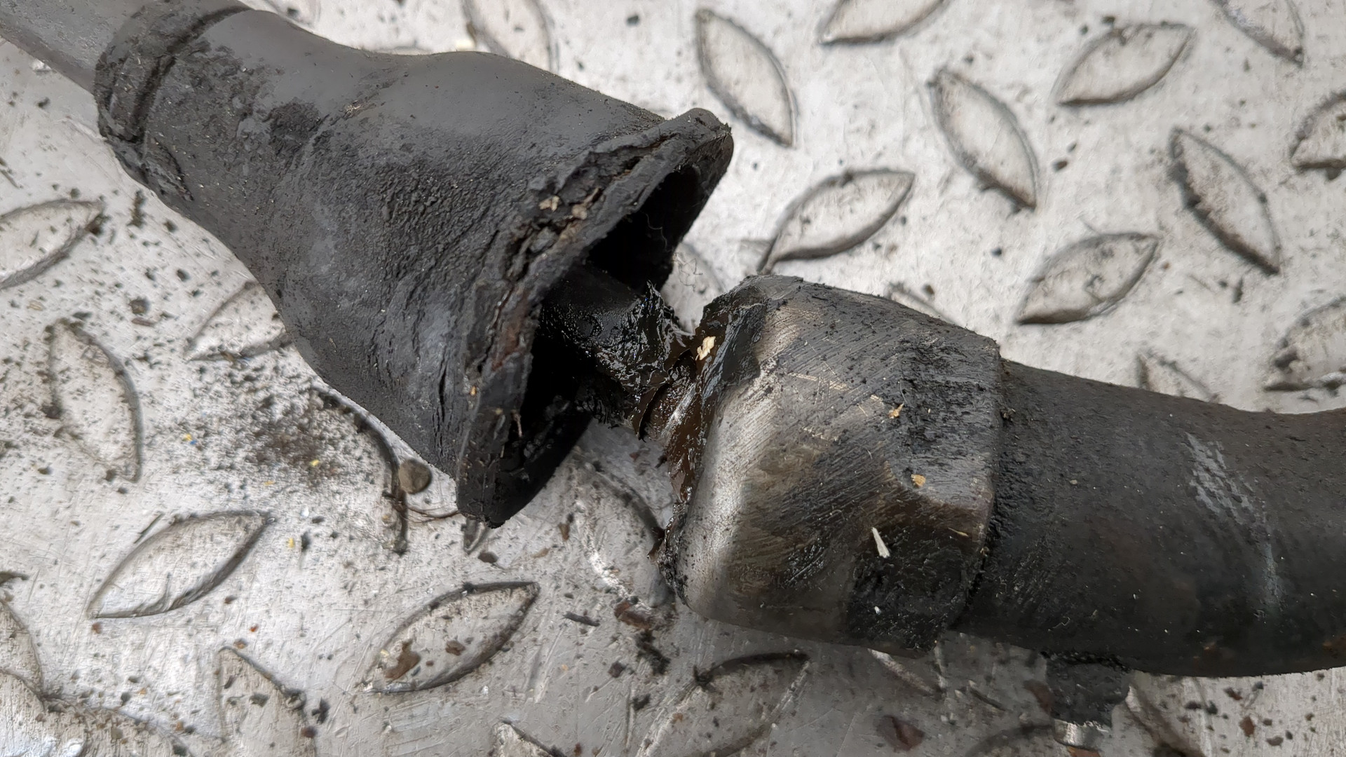 Тяга рулевая