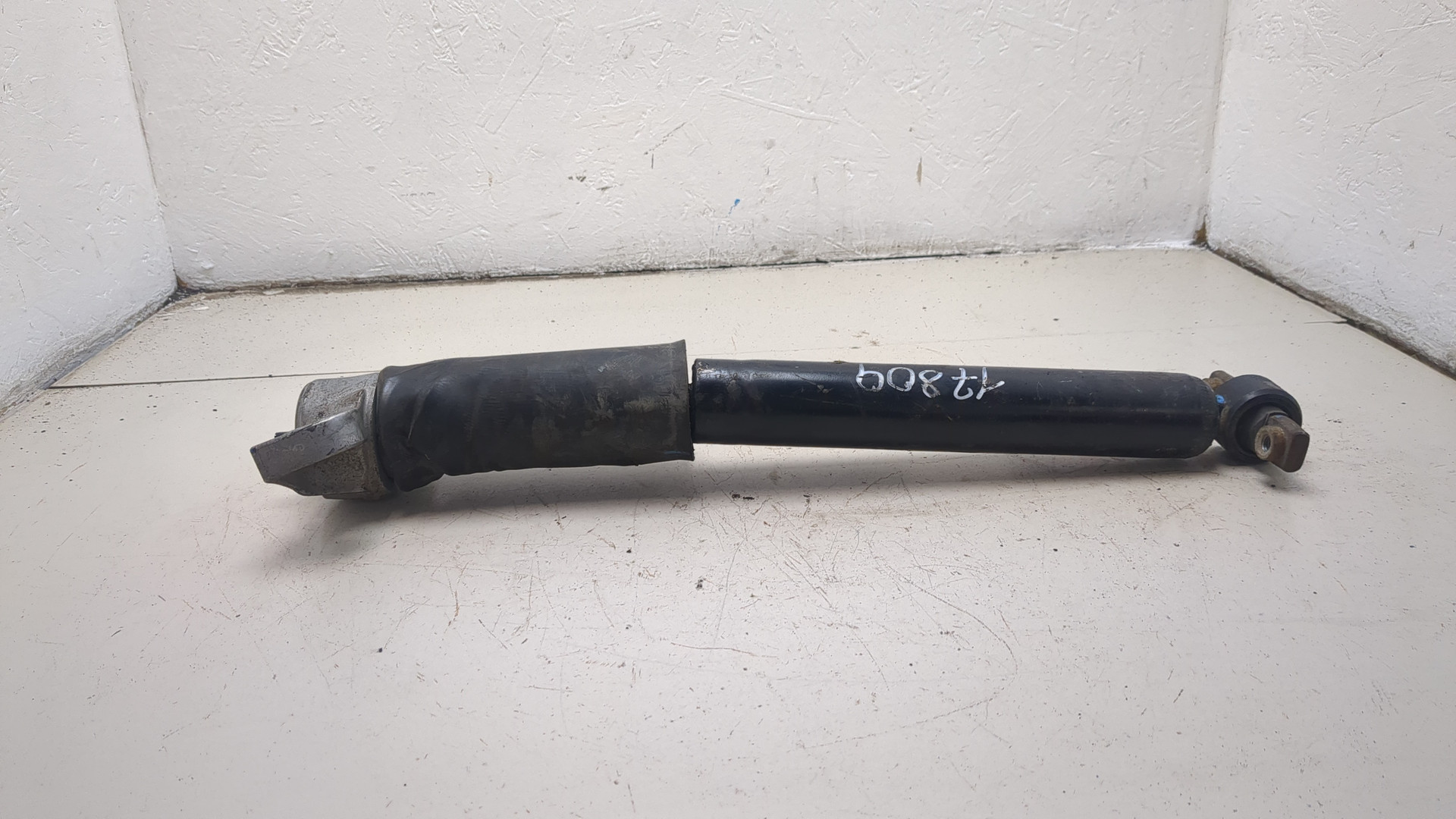 Амортизатор задний (стойка)