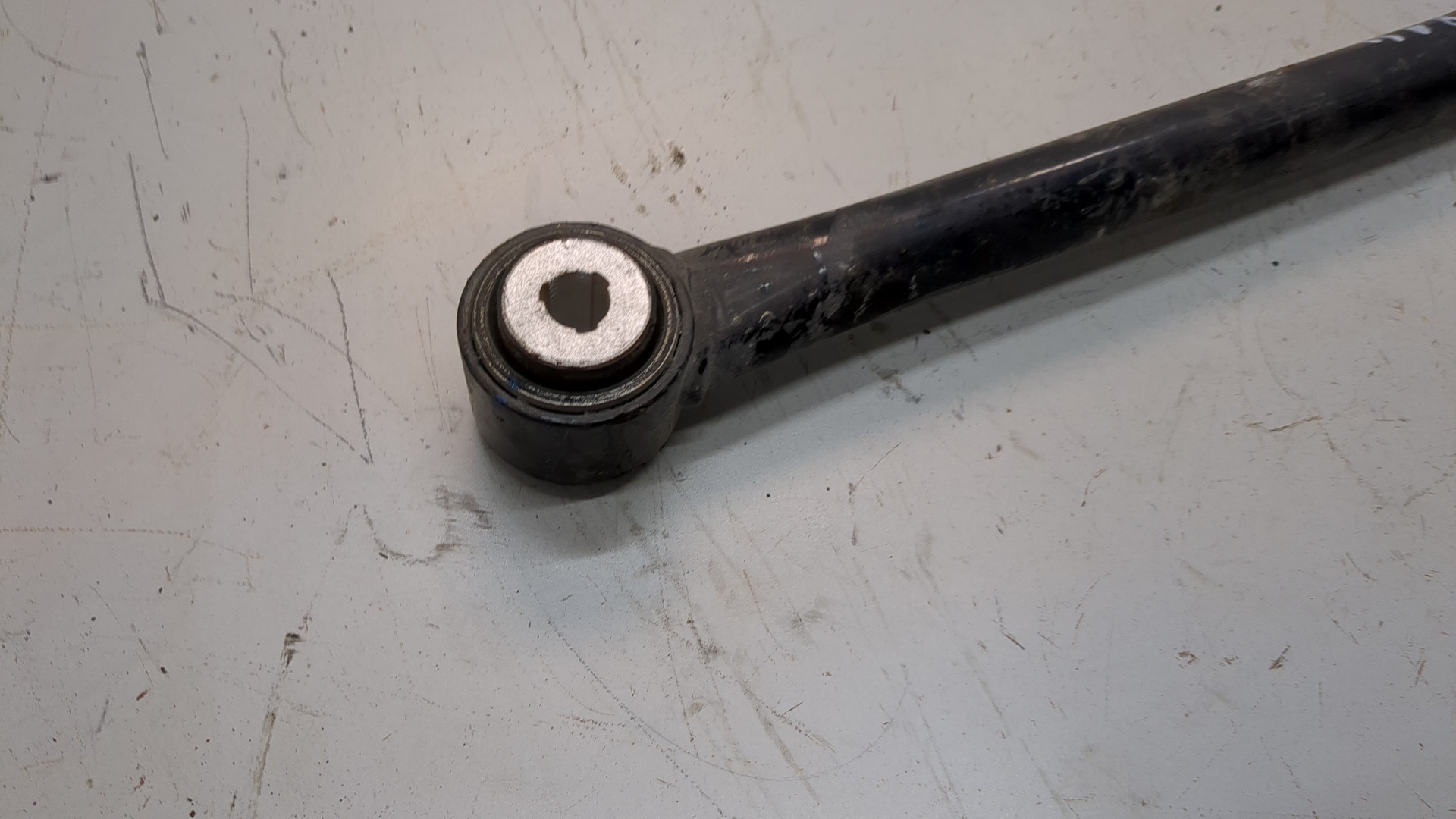 Рычаг задний