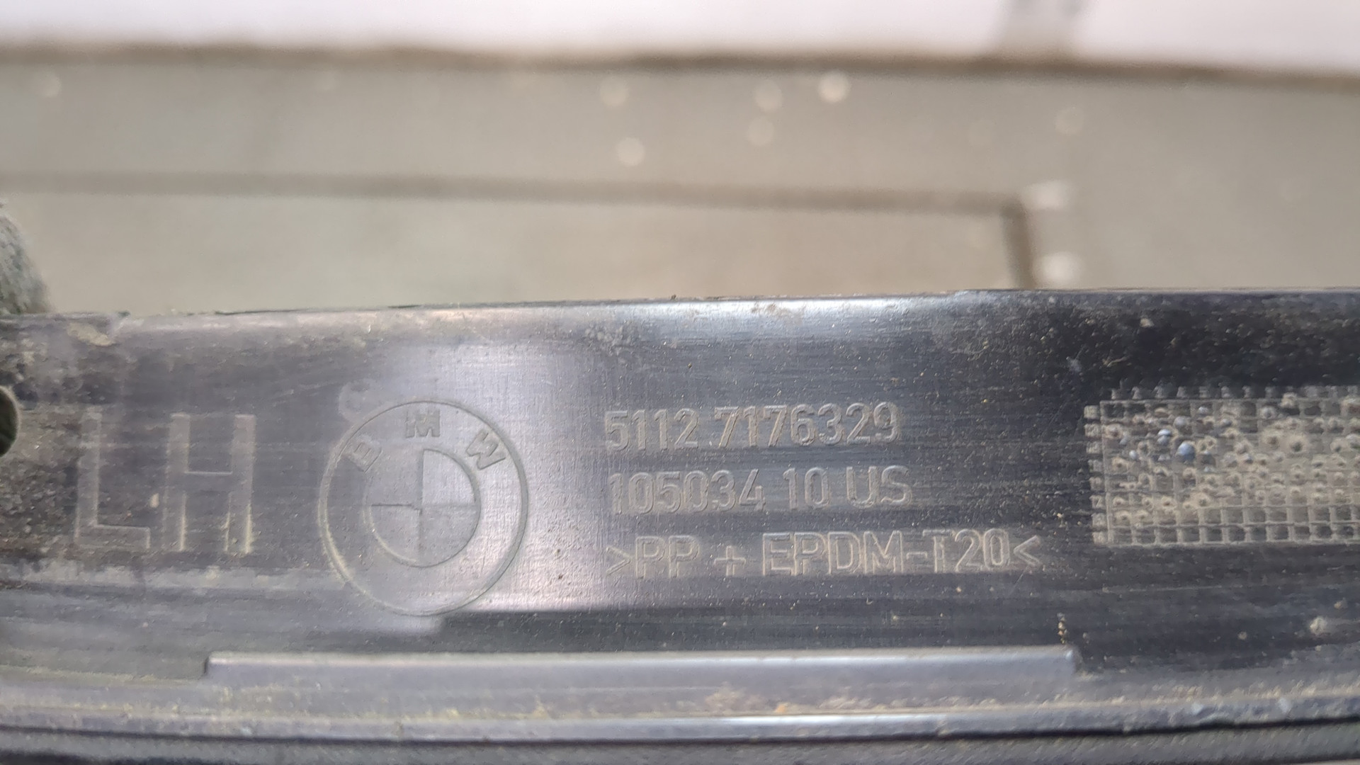 Накладка заднего крыла левого