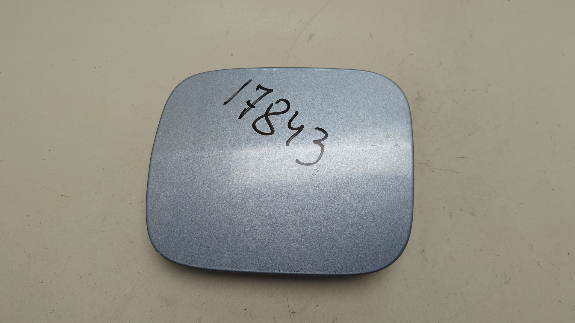 Лючок бензобака