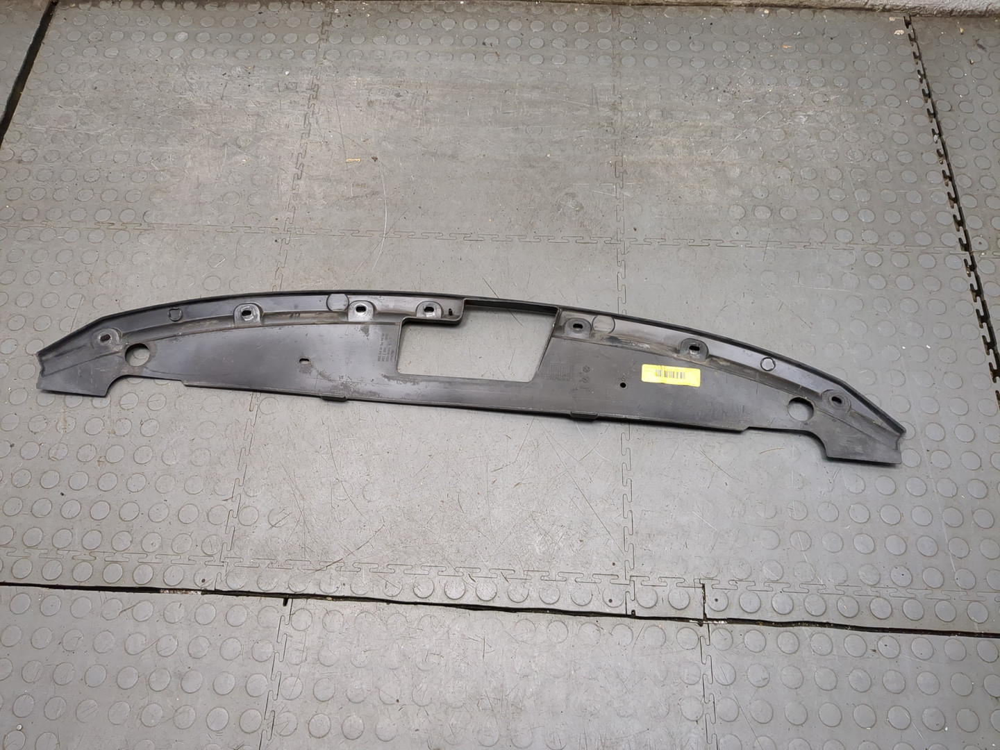 Кожух замка капота