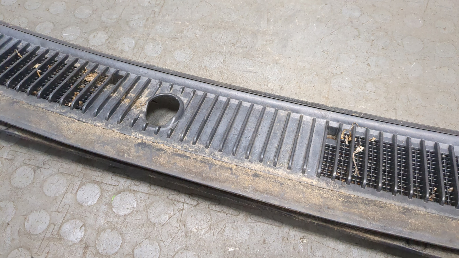 Решетка стеклоочистителей (Жабо)