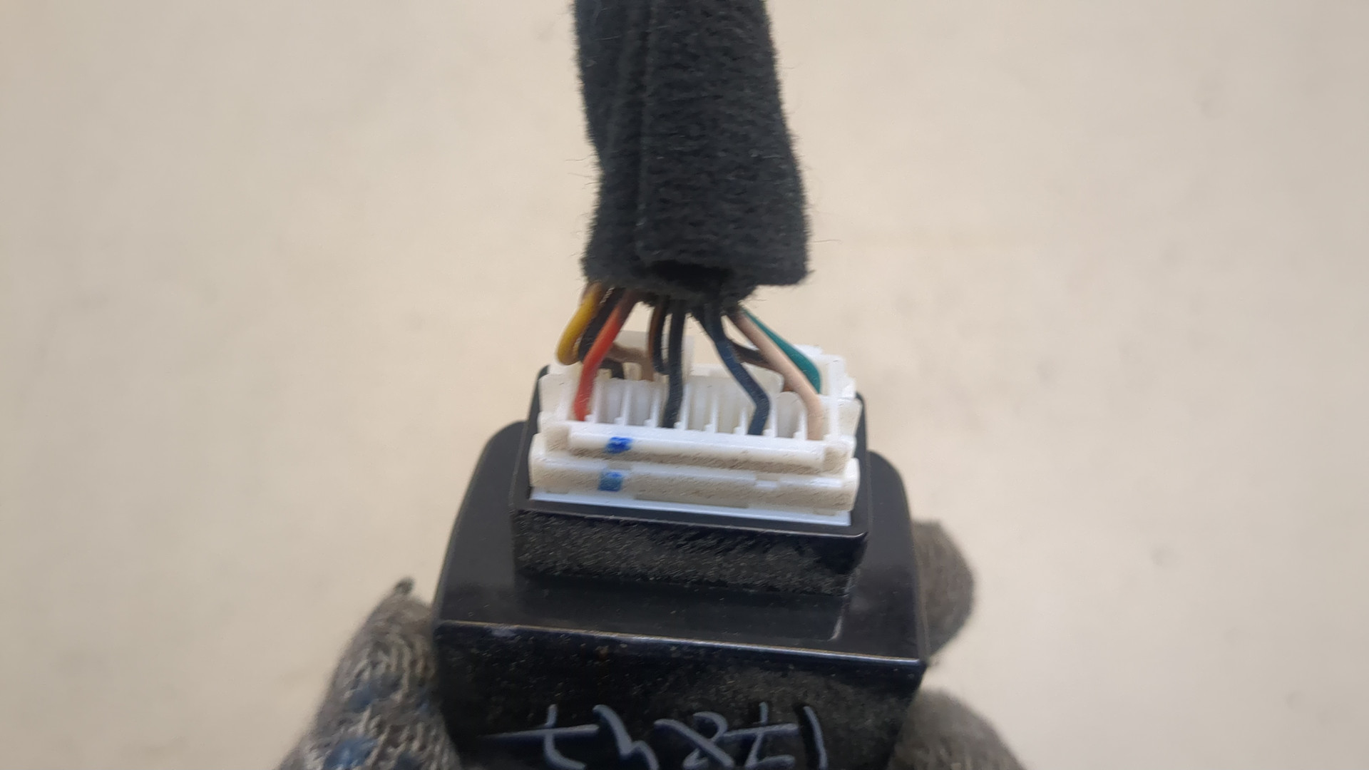 Гнездо AUX / USB IN