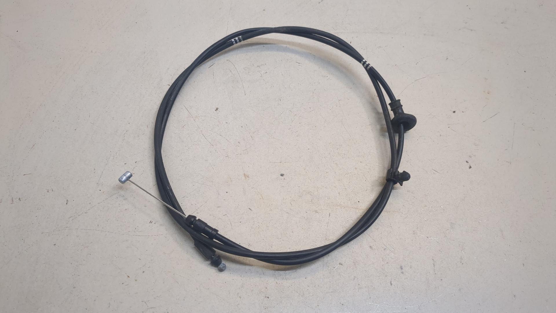 Трос открывания капота