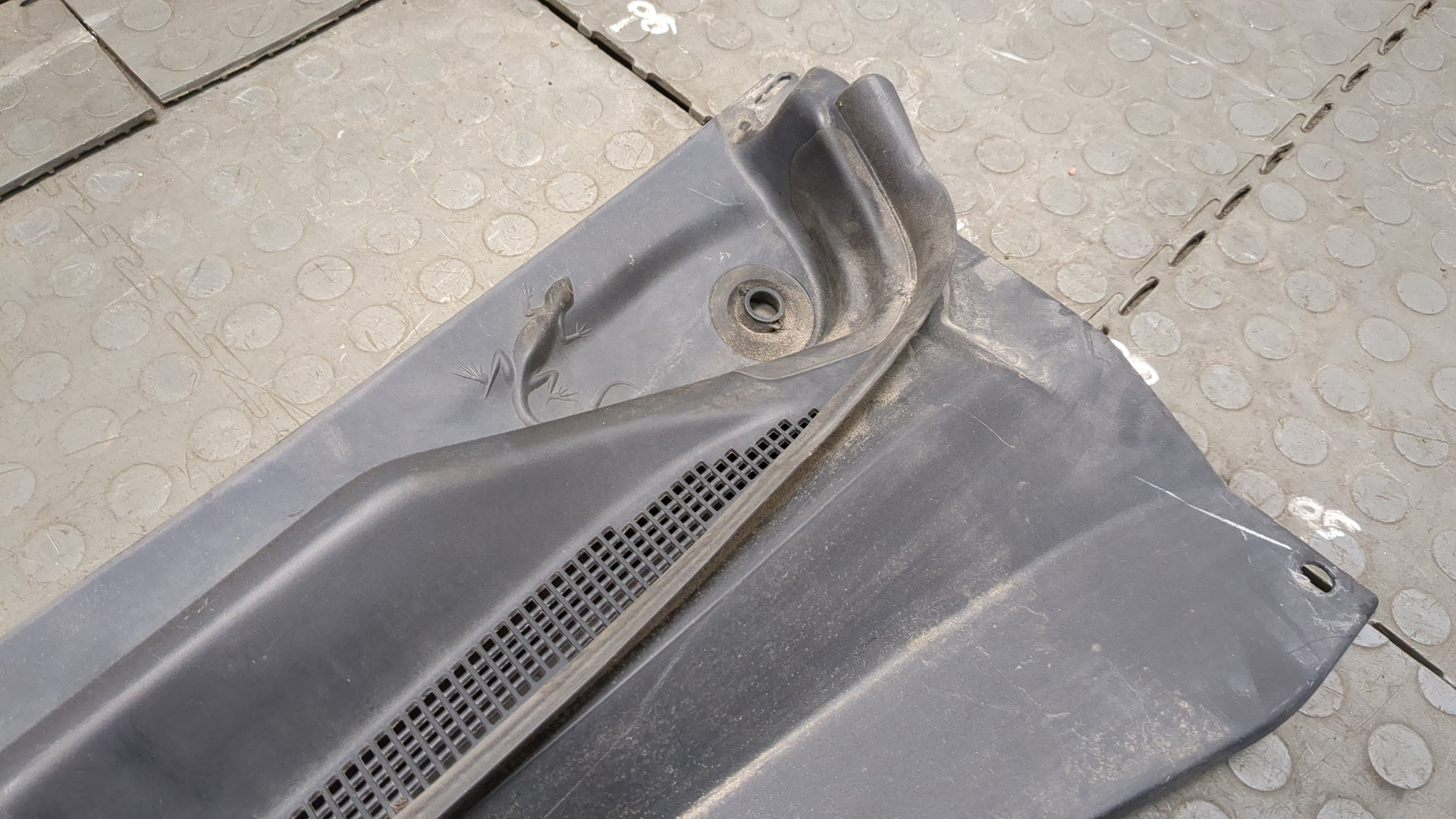 Решетка стеклоочистителей (Жабо)