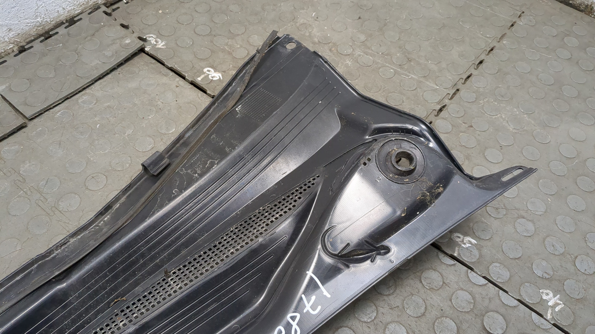 Решетка стеклоочистителей (Жабо)