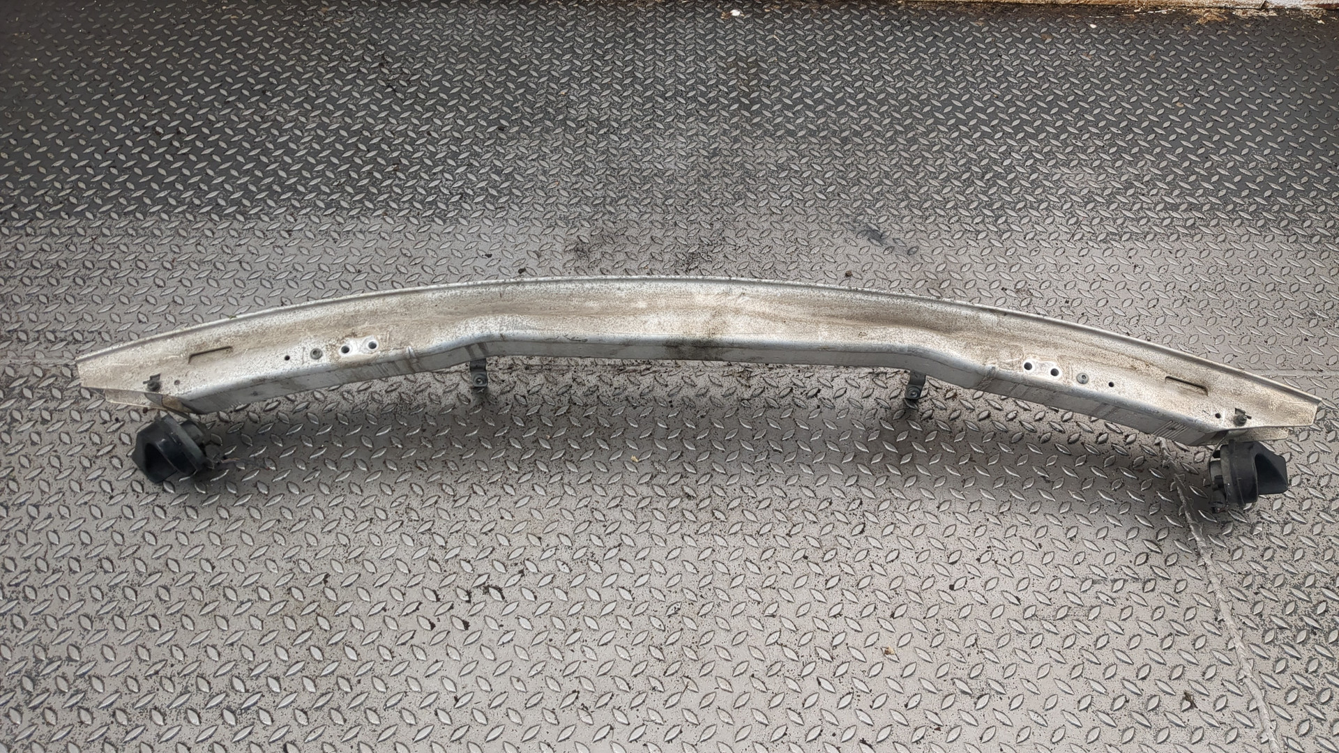 Усилитель переднего бампера