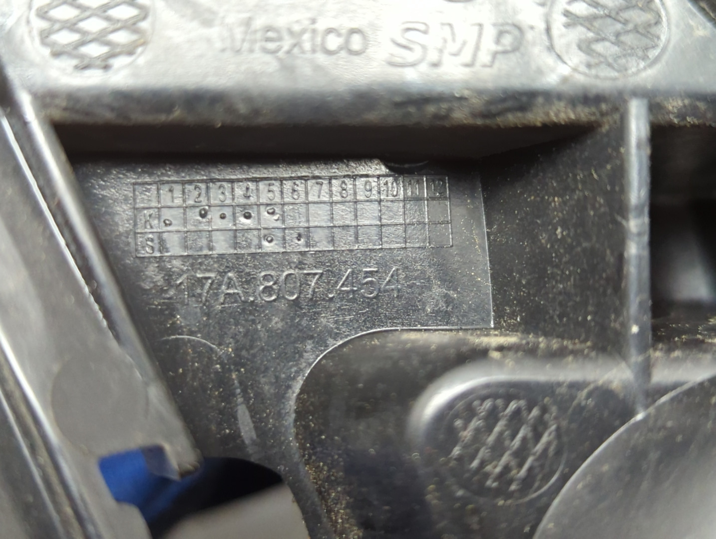 Кронштейн заднего бампера правый