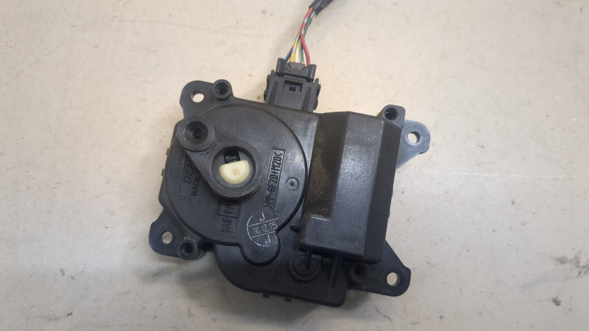 Моторчик заслонки печки