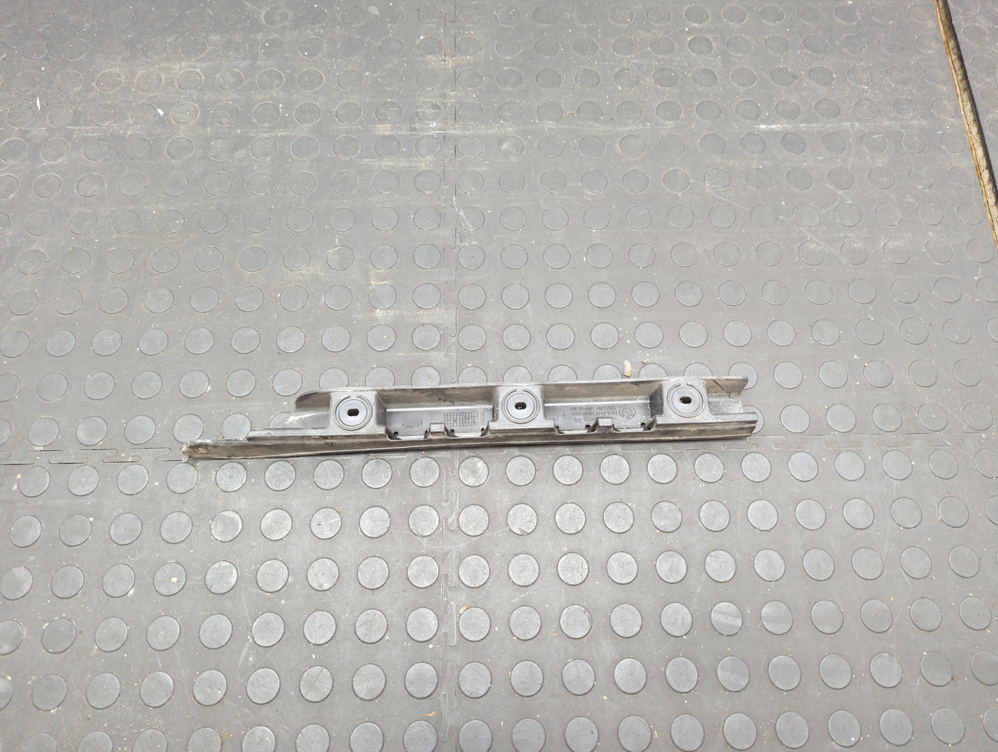 Кронштейн заднего бампера левый