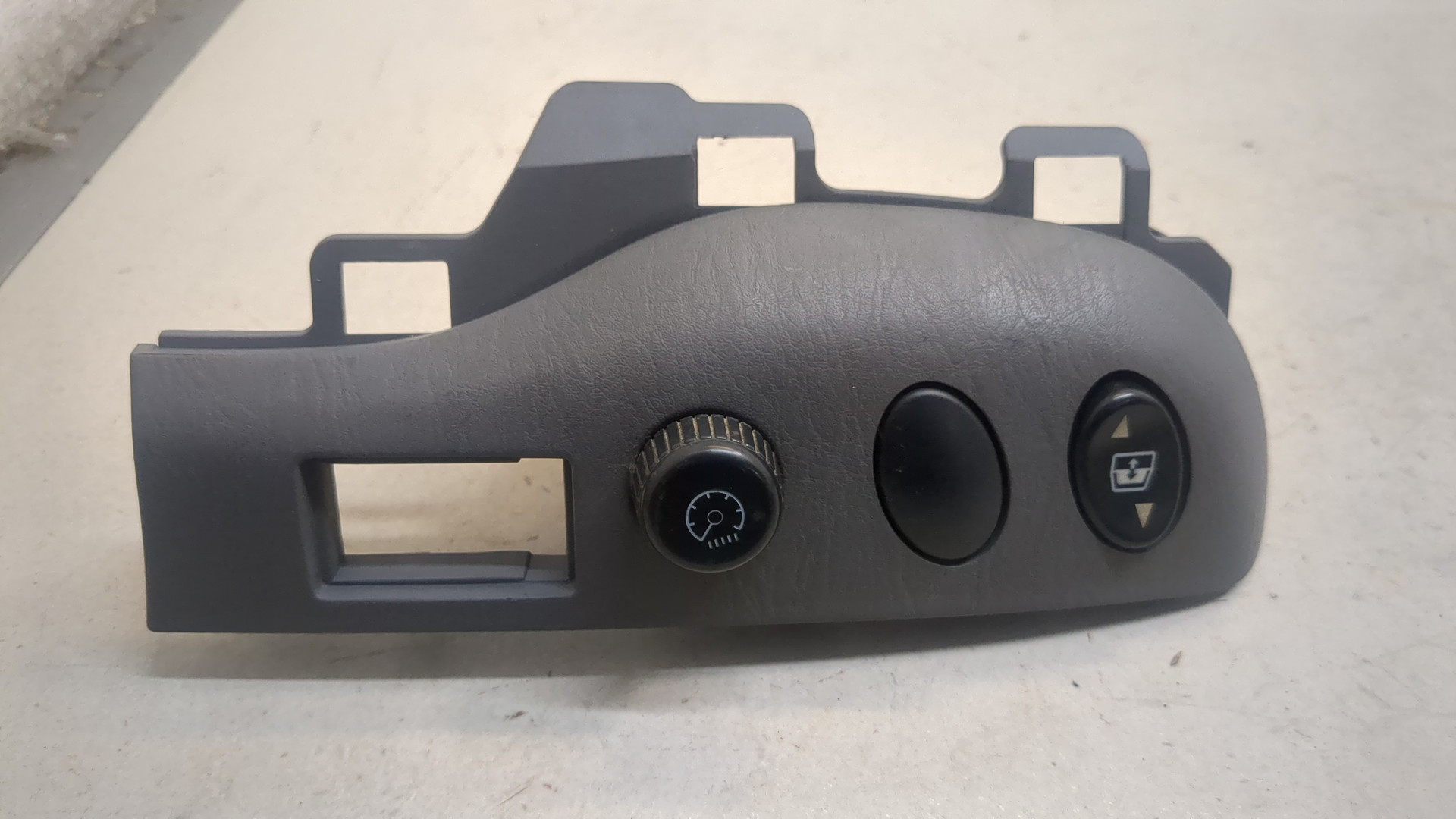 Кнопка стеклоподъемника