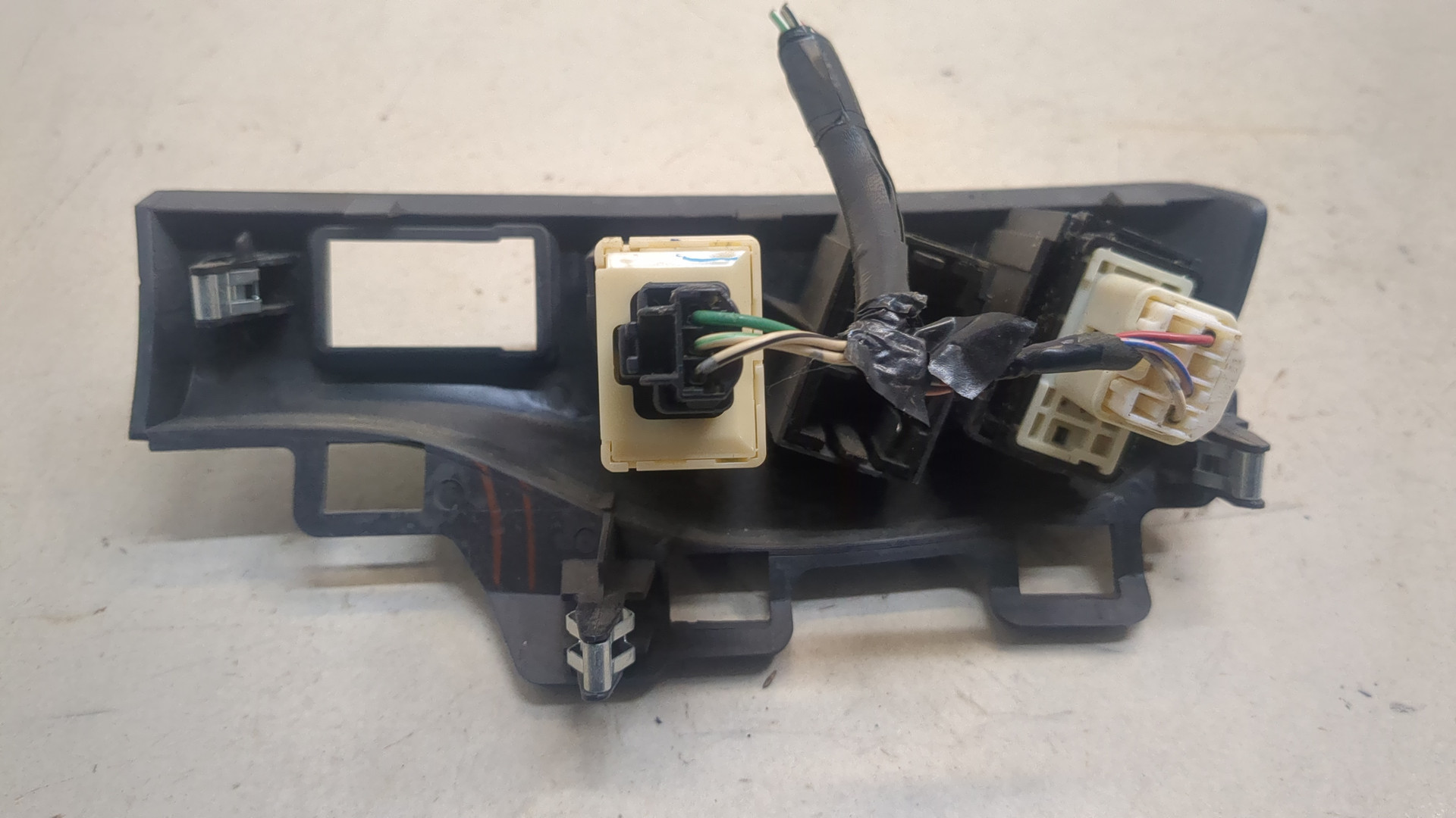 Кнопка стеклоподъемника