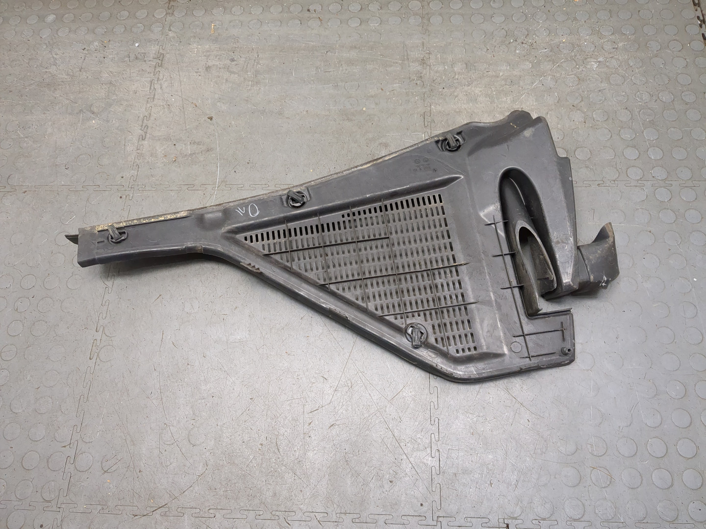 Решетка стеклоочистителей (Жабо)