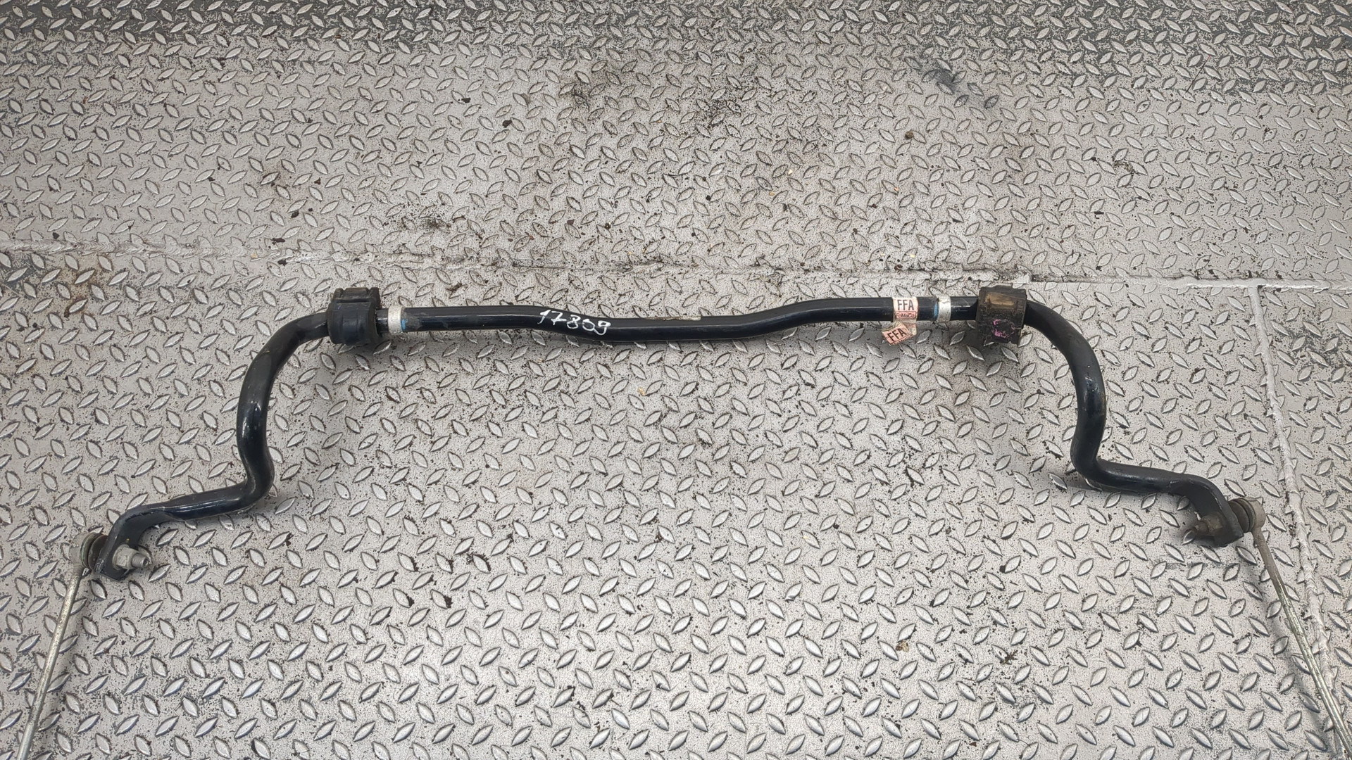 Стабилизатор передний