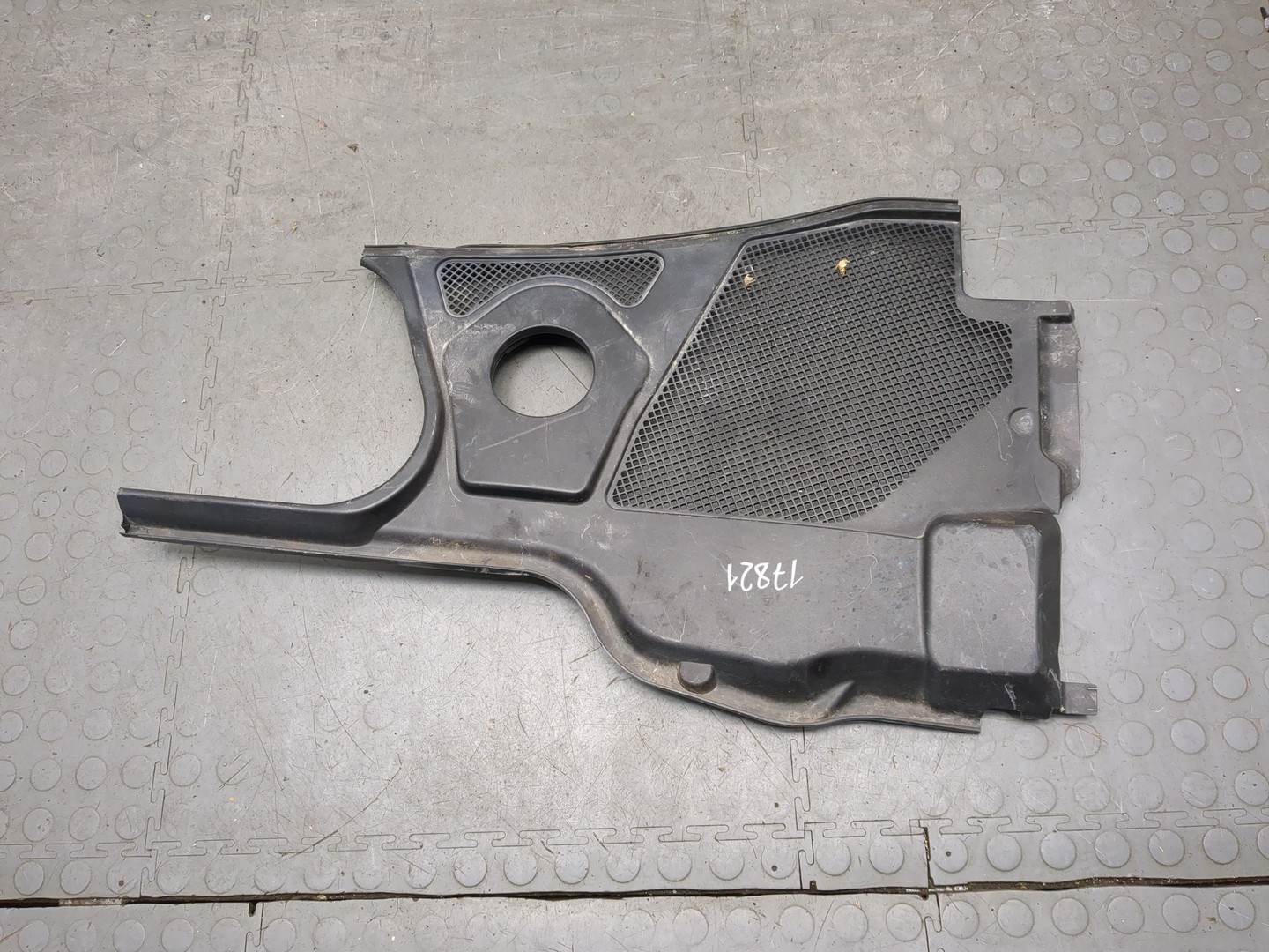 Решетка стеклоочистителей (Жабо)