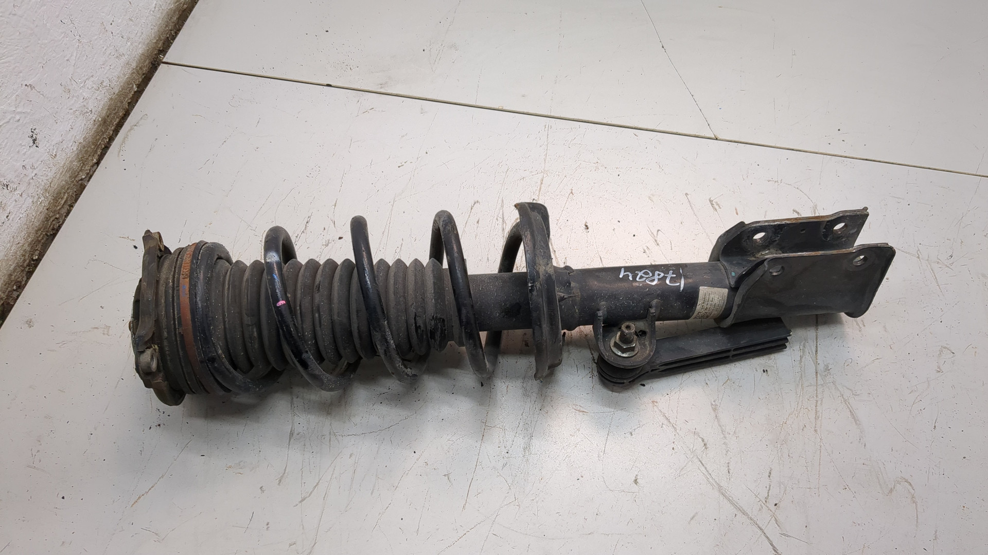 Амортизатор передний правый