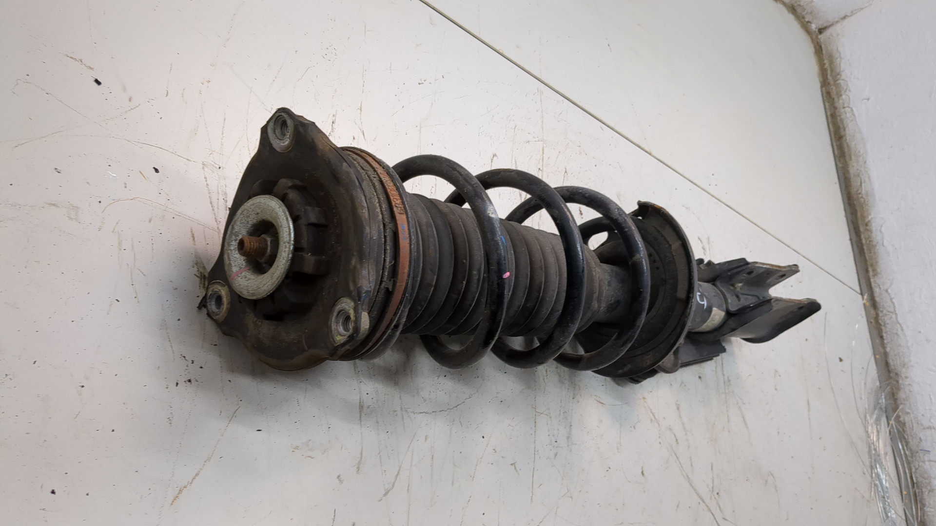 Амортизатор передний правый