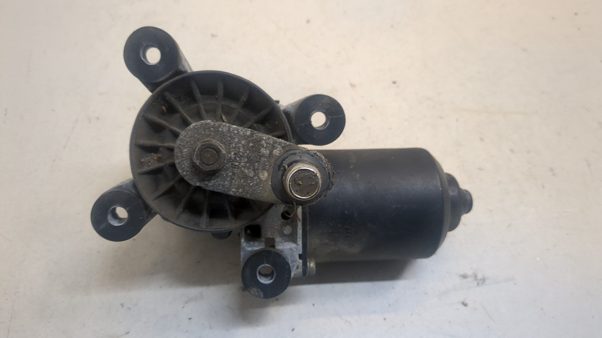 Моторчик стеклоочистителя передний